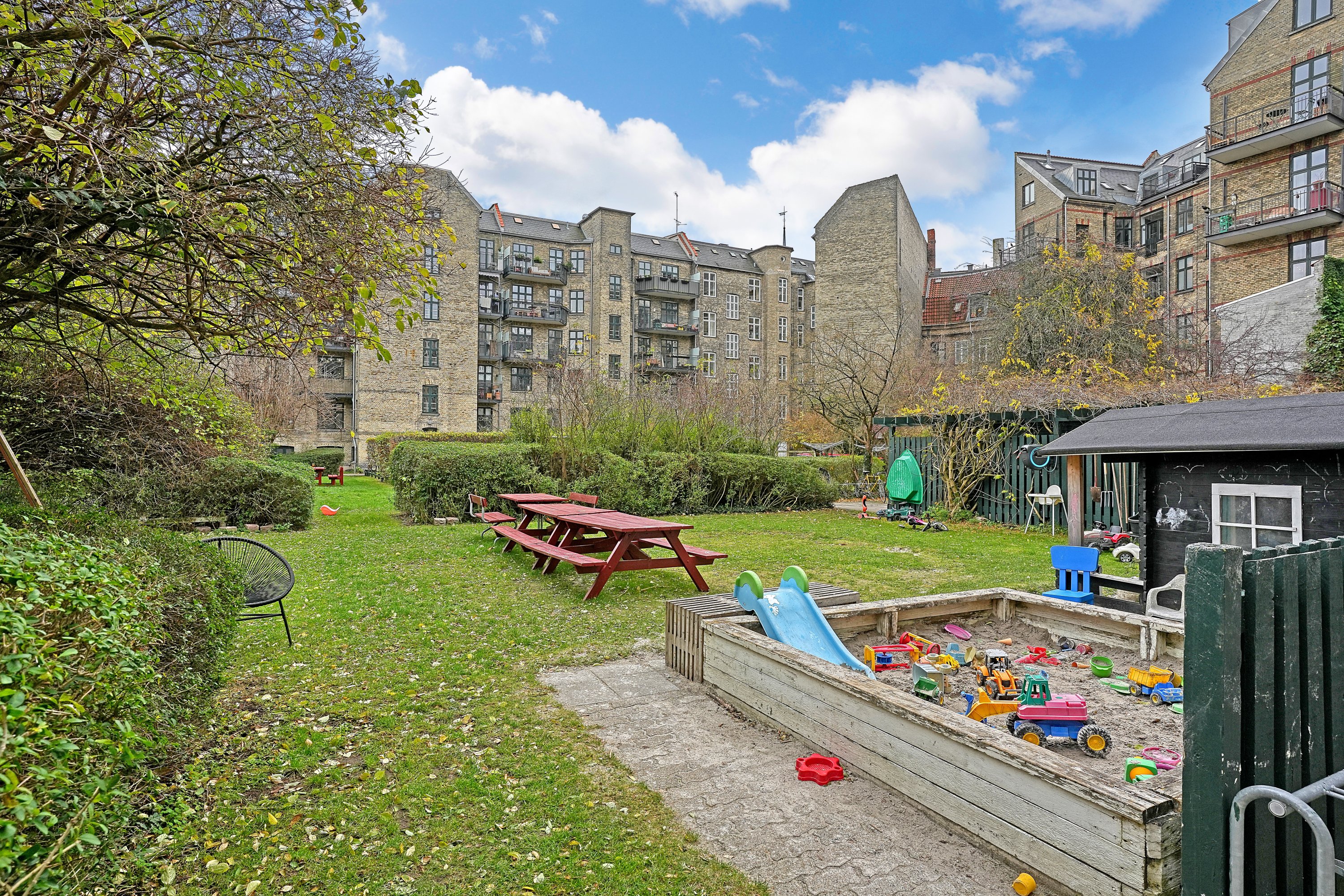 Fremhævet gårdmiljø billede i fuldskærmstilstand. Billede af Uffesgade 10, 2. tv., 2200 København N