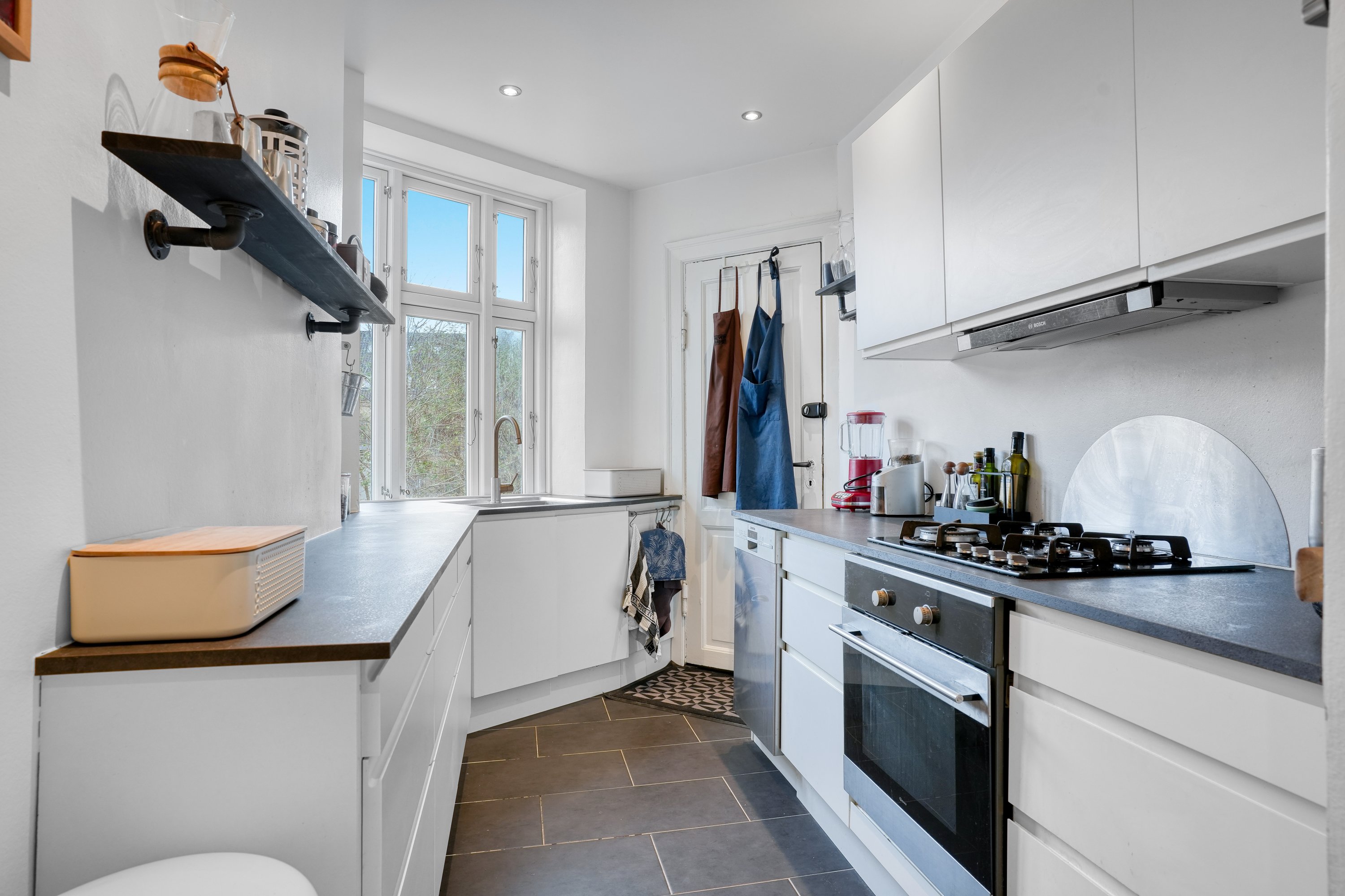 Fremhævet køkken billede i fuldskærmstilstand. Billede af Uffesgade 10, 2. tv., 2200 København N