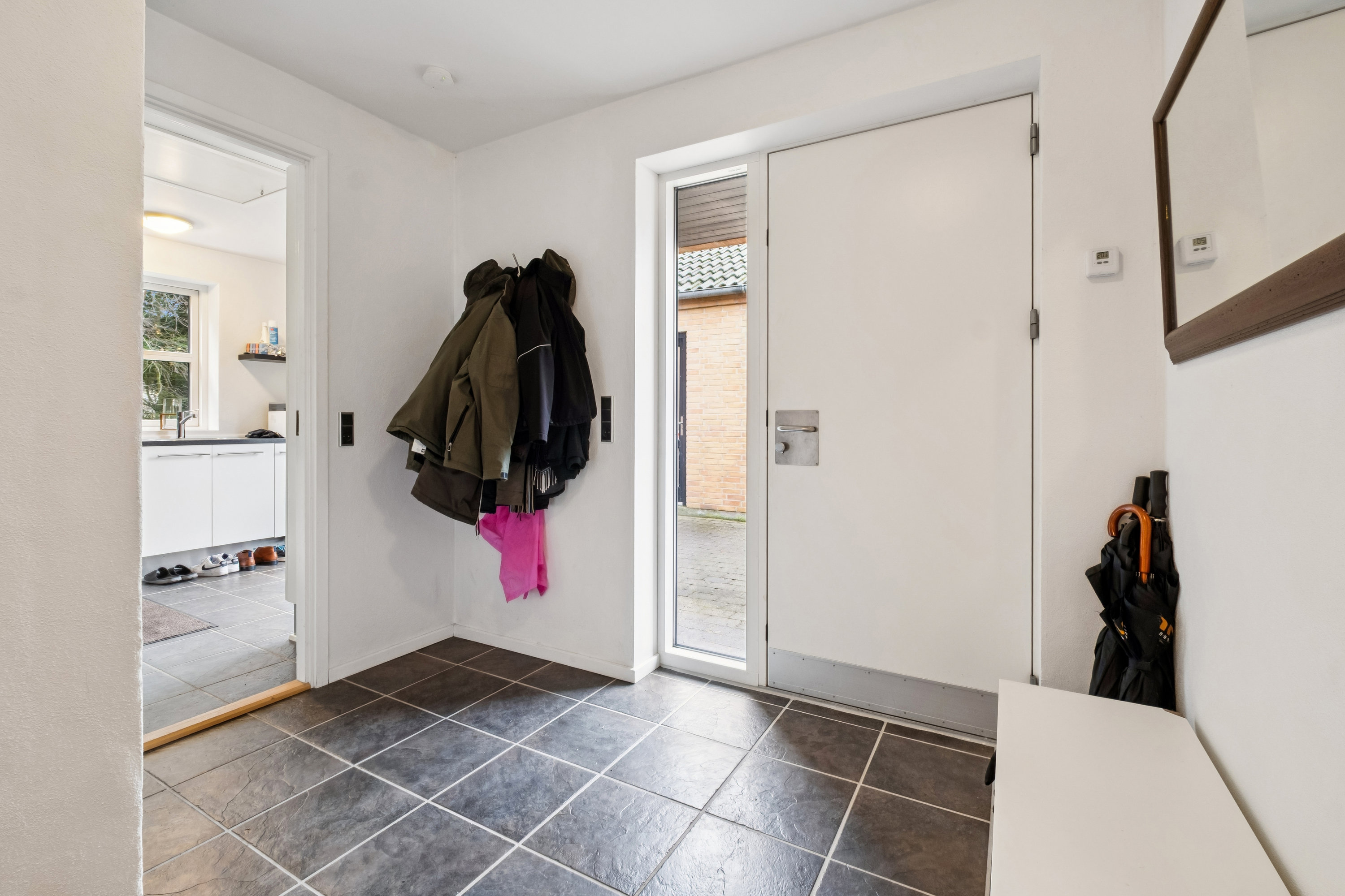 Fremhævet entre billede i fuldskærmstilstand. Billede af Granhøjen 3, 8752 Østbirk