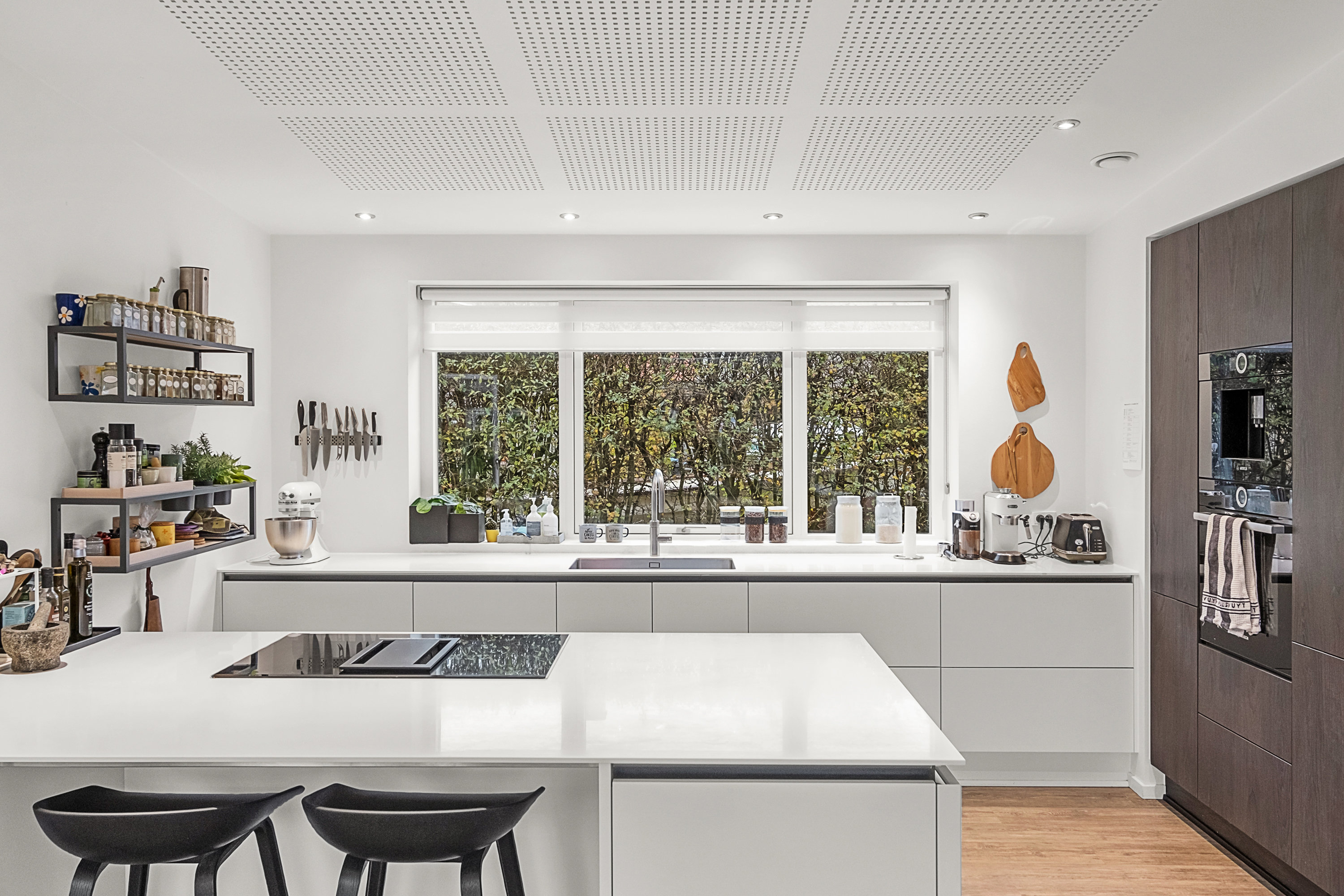 Fremhævet køkken billede i fuldskærmstilstand. Billede af Engvangen 11, 8520 Lystrup