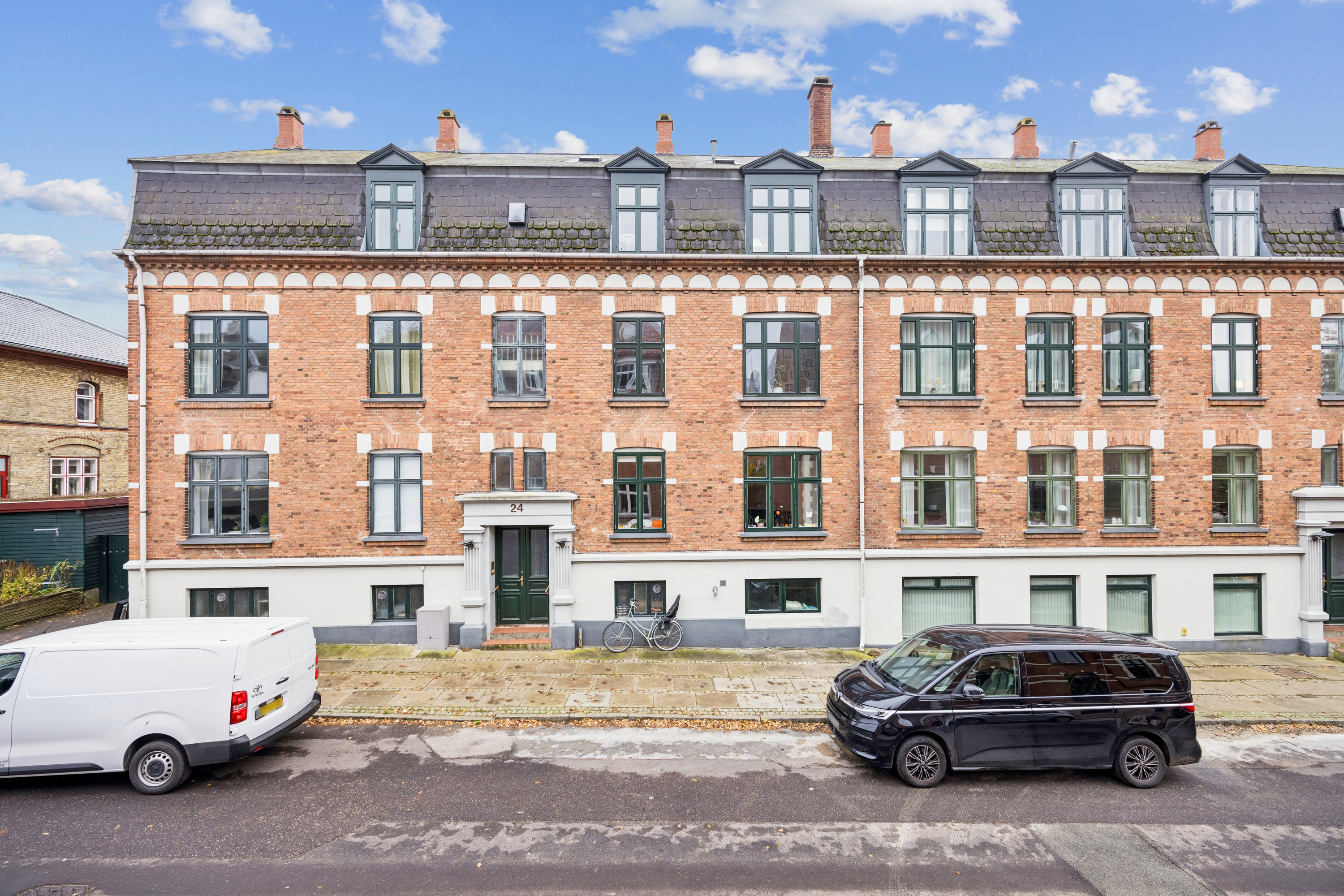 Fremhævet ejendommen billede i fuldskærmstilstand. Billede af Ejgårdsvej 24, 2. th., 2920 Charlottenlund