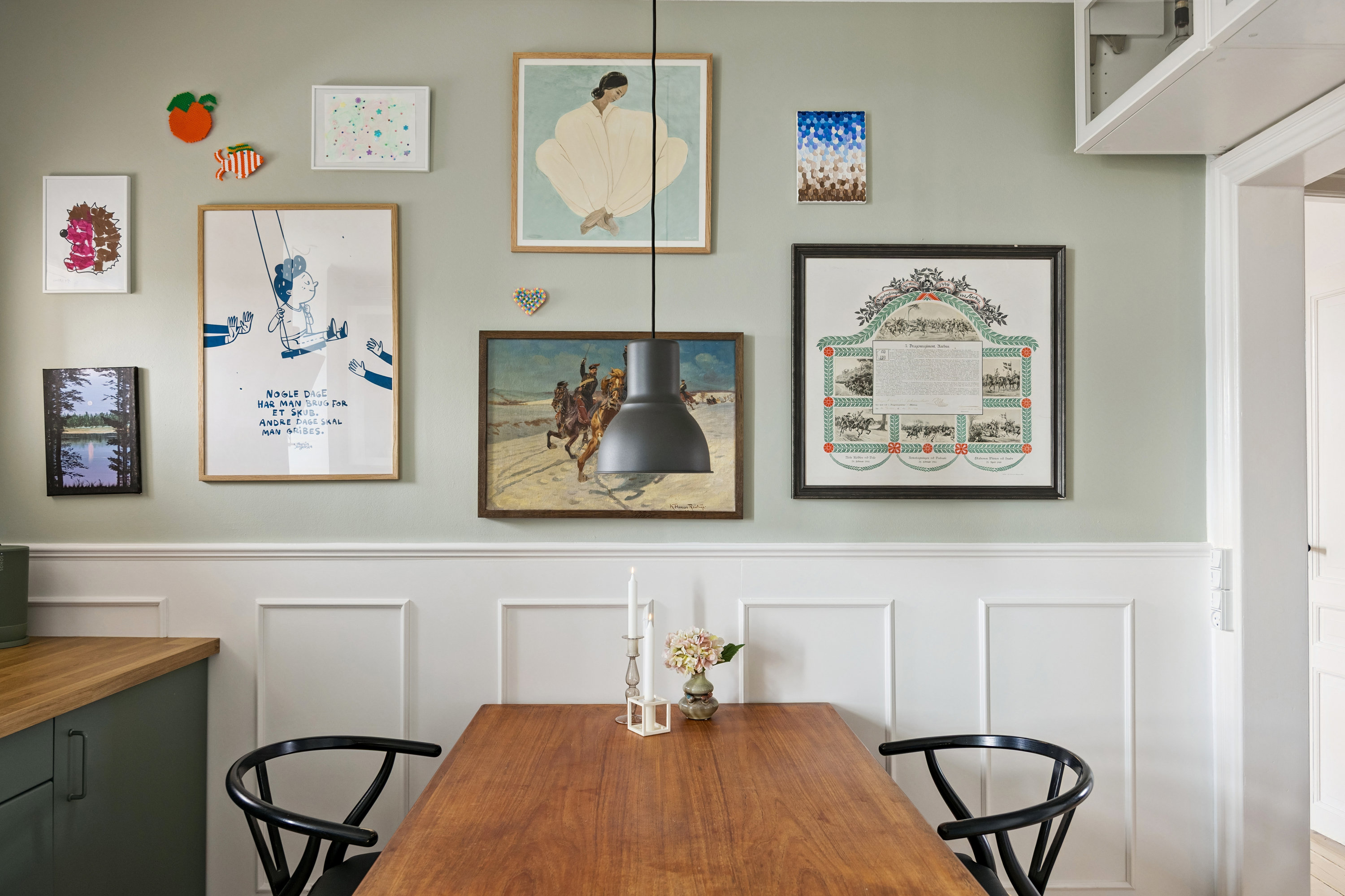 Fremhævet stue billede i fuldskærmstilstand. Billede af Ejgårdsvej 24, 2. th., 2920 Charlottenlund