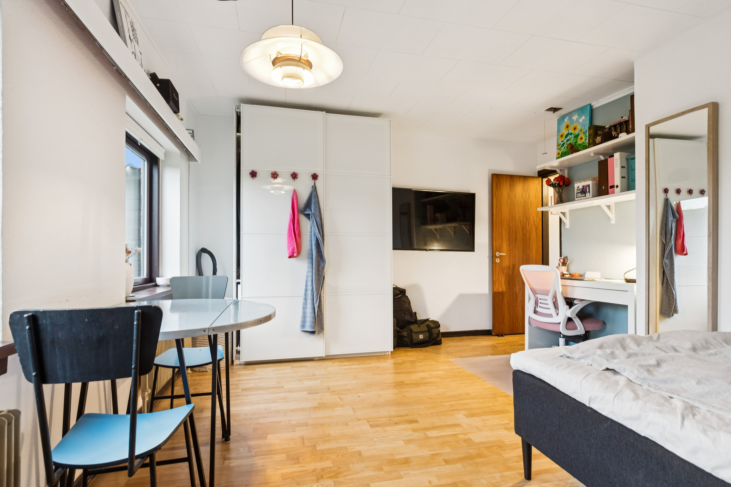 Fremhævet stue billede i fuldskærmstilstand. Billede af Grejsdalvej 28, 2770 Kastrup