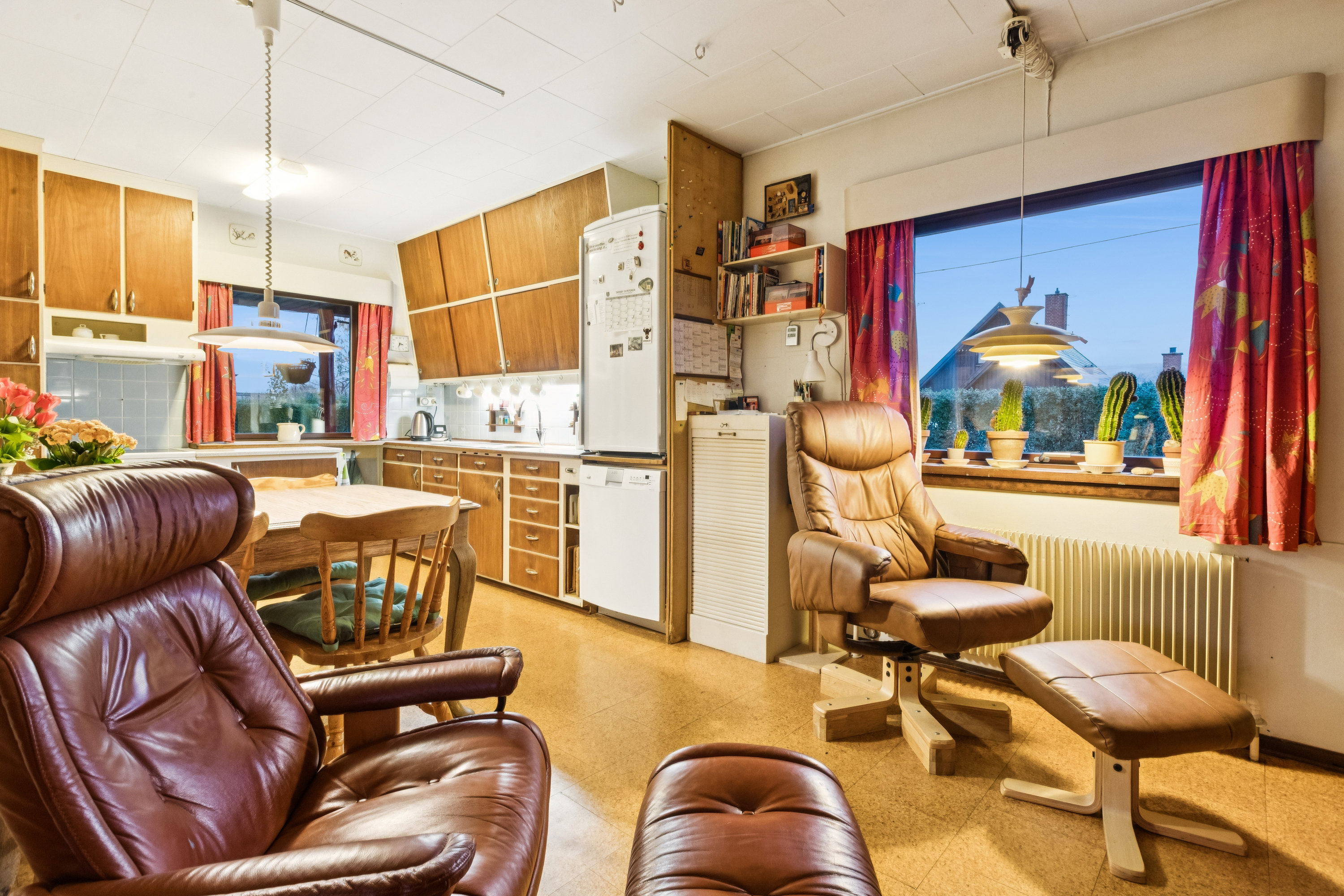 Fremhævet stue billede i fuldskærmstilstand. Billede af Grejsdalvej 28, 2770 Kastrup