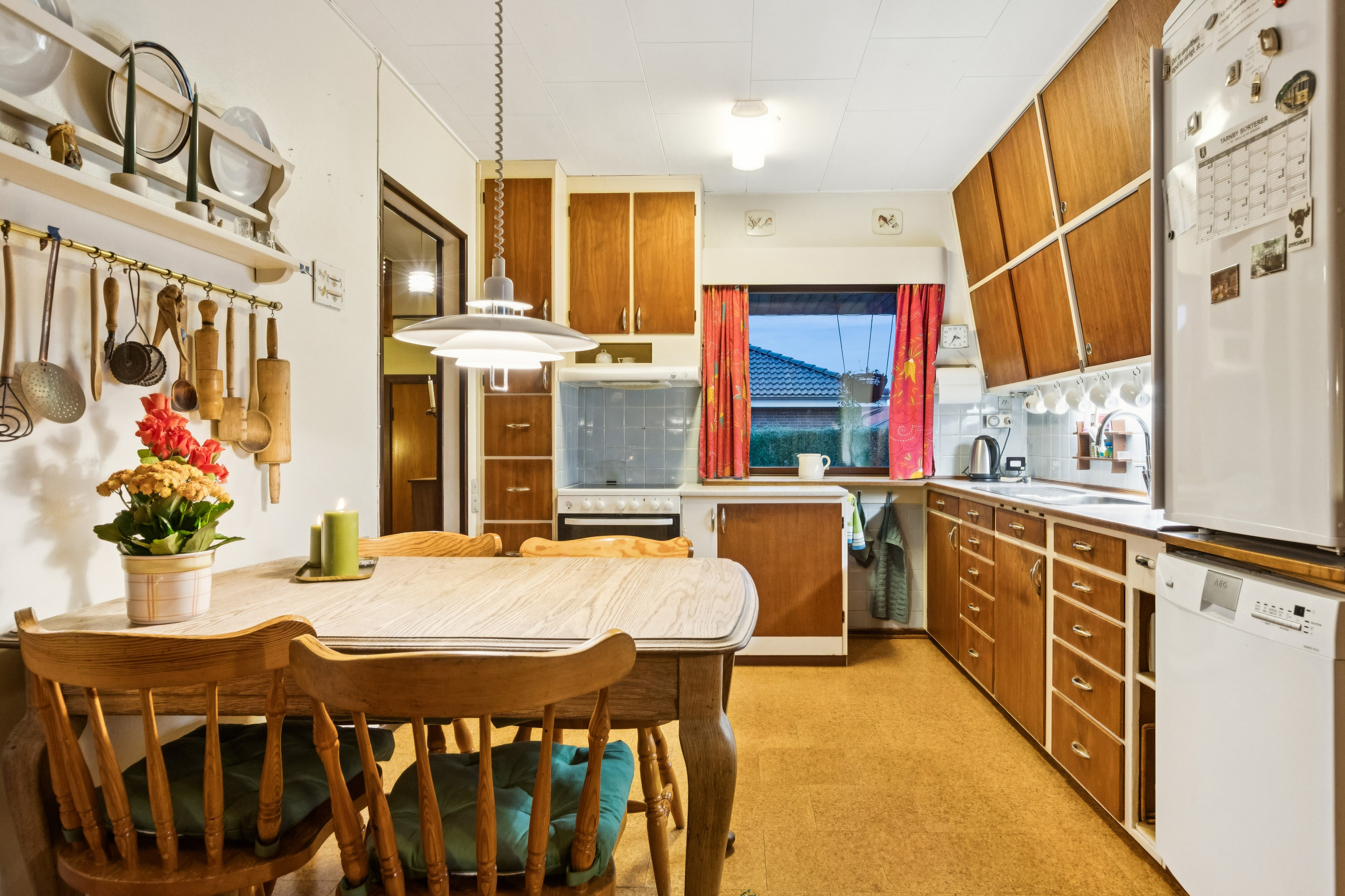 Fremhævet køkken billede i fuldskærmstilstand. Billede af Grejsdalvej 28, 2770 Kastrup