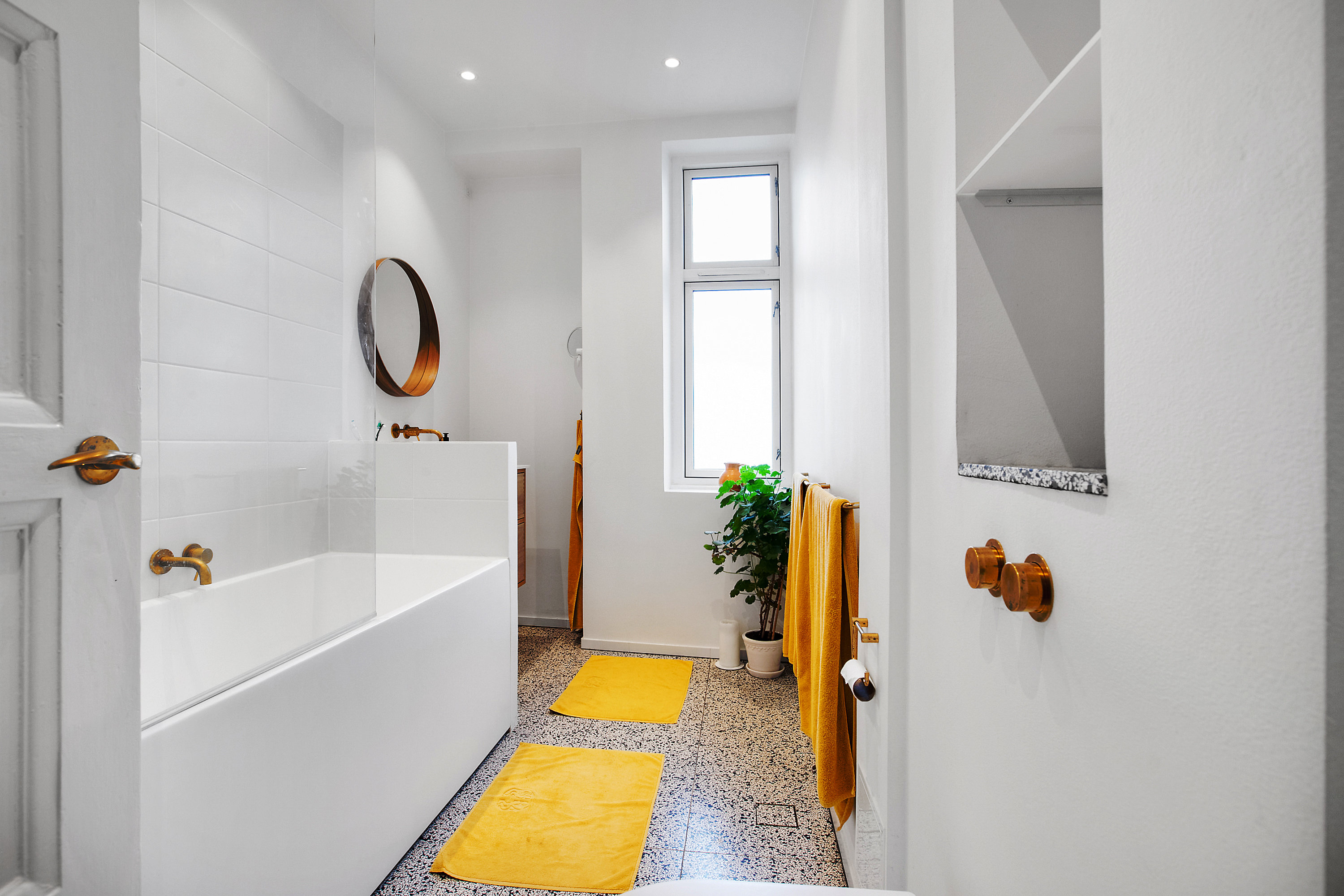 Fremhævet badeværelse billede i fuldskærmstilstand. Billede af Amagerbrogade 66, 4. th., 2300 København S