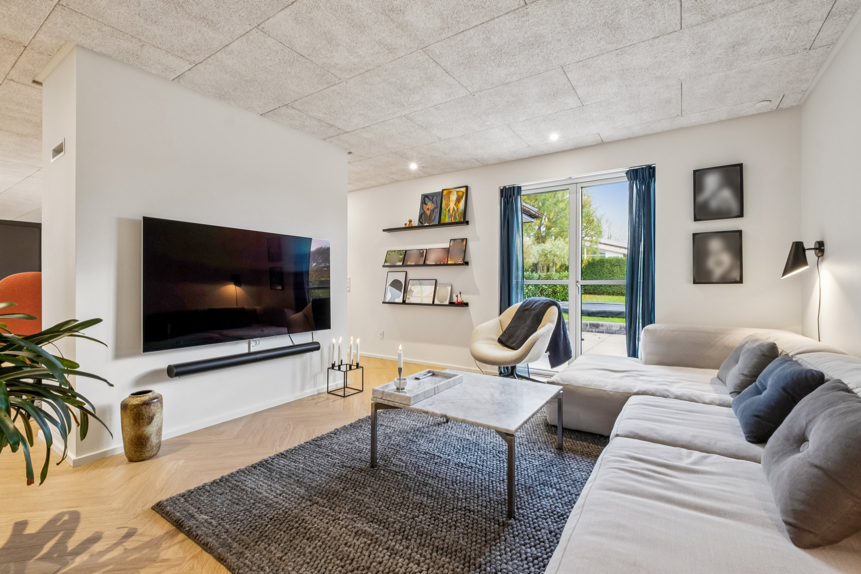 Fremhævet stue billede i fuldskærmstilstand. Billede af Juvelvej 8, Højvangen, 8700 Horsens