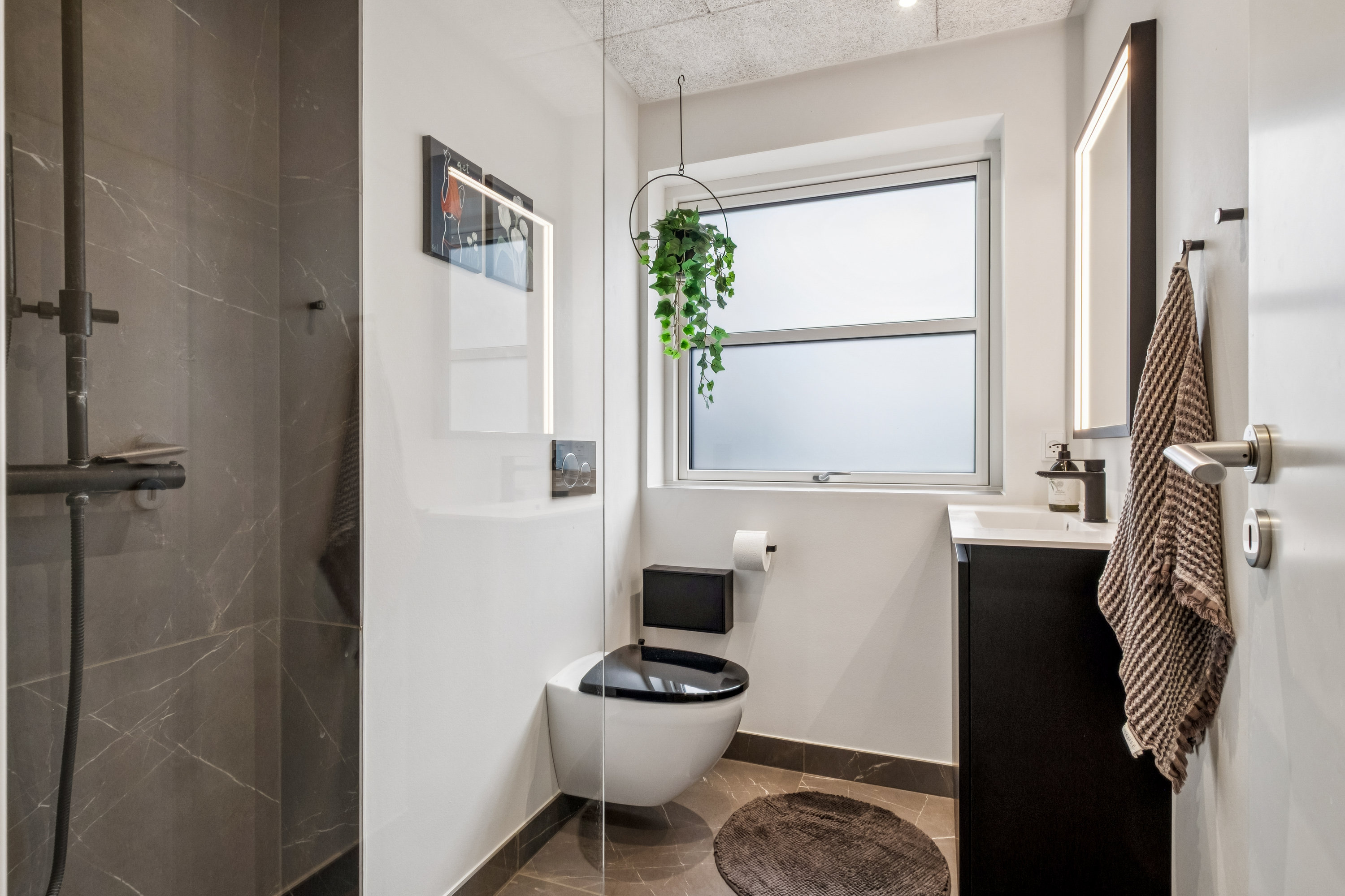 Fremhævet badeværelse billede i fuldskærmstilstand. Billede af Juvelvej 8, Højvangen, 8700 Horsens