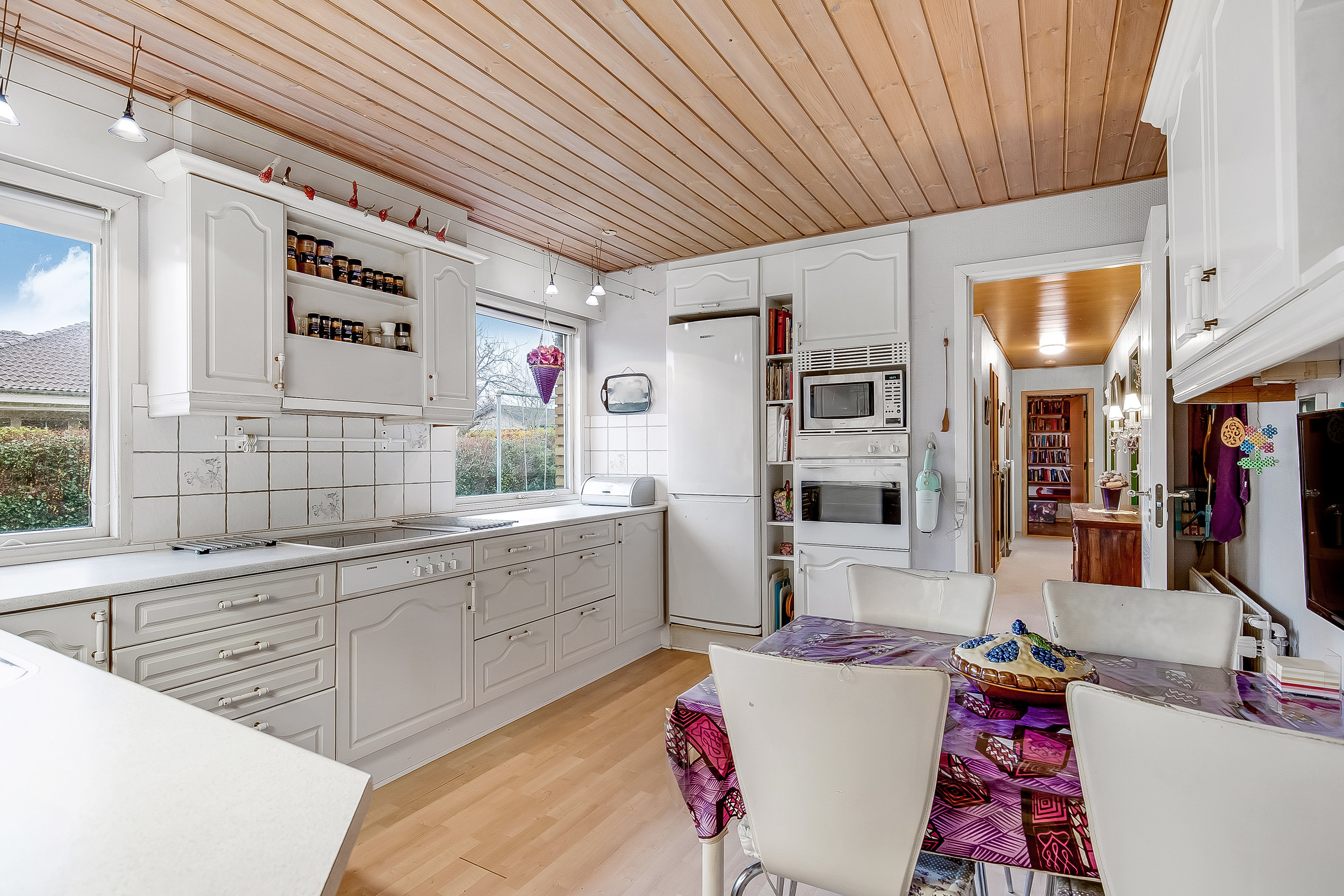 Fremhævet spisekøkken billede i fuldskærmstilstand. Billede af Højtoften 7, Bøgeskov, 7000 Fredericia