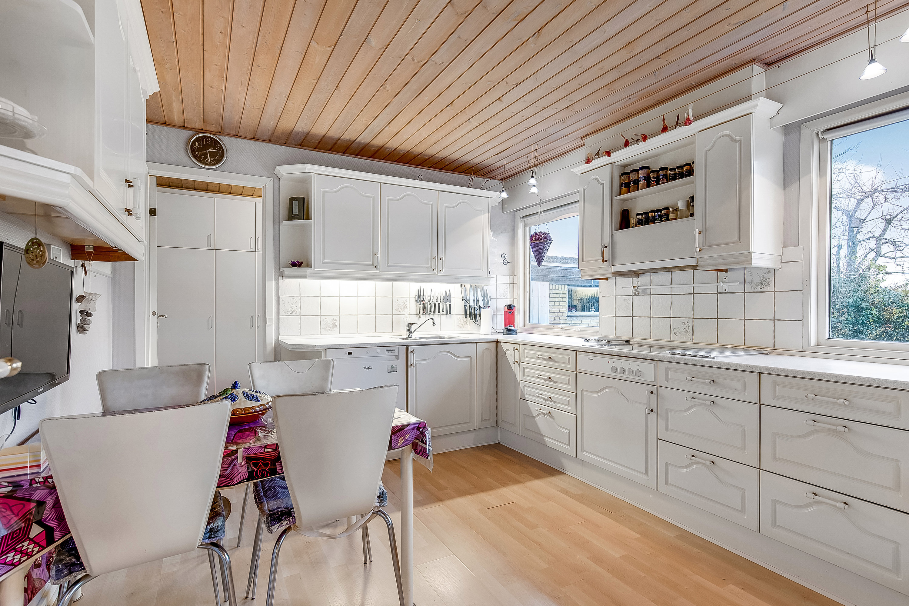 Fremhævet spisekøkken billede i fuldskærmstilstand. Billede af Højtoften 7, Bøgeskov, 7000 Fredericia