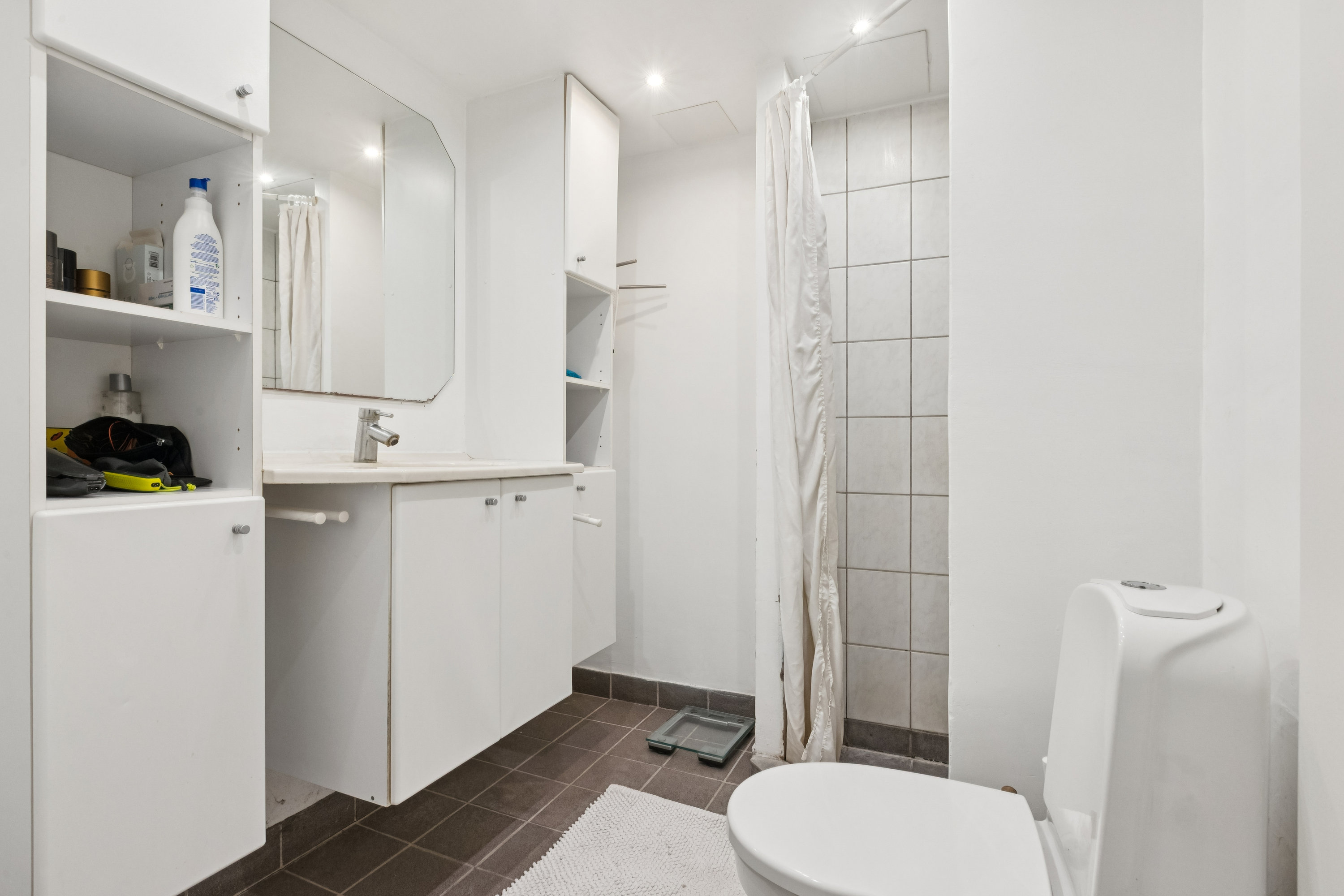 Fremhævet badeværelse billede i fuldskærmstilstand. Billede af Lombardigade 5, 1. tv., 2300 København S