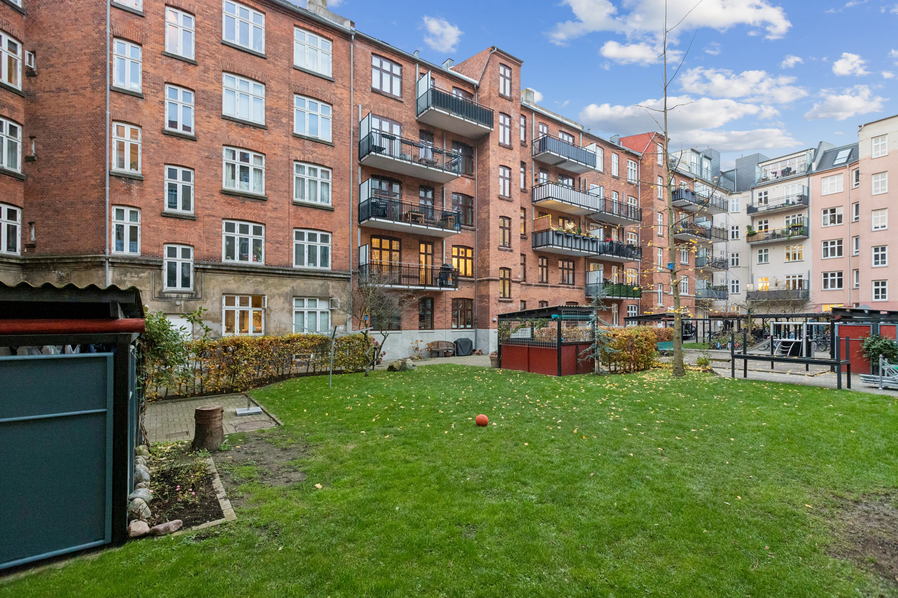 Fremhævet andet billede i fuldskærmstilstand. Billede af Lombardigade 5, 1. tv., 2300 København S