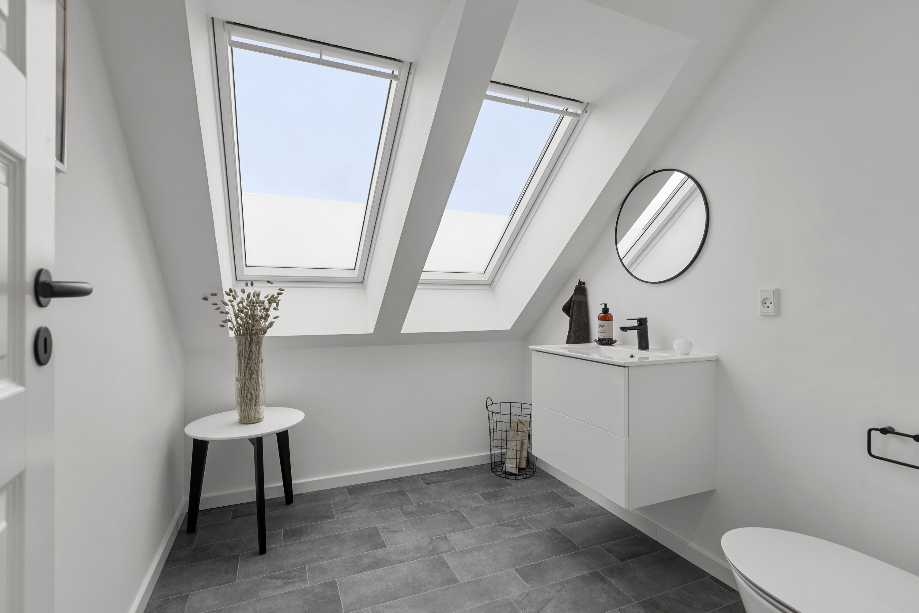 Fremhævet toilet billede i fuldskærmstilstand. Billede af Lillevangsvej 16, 4200 Slagelse