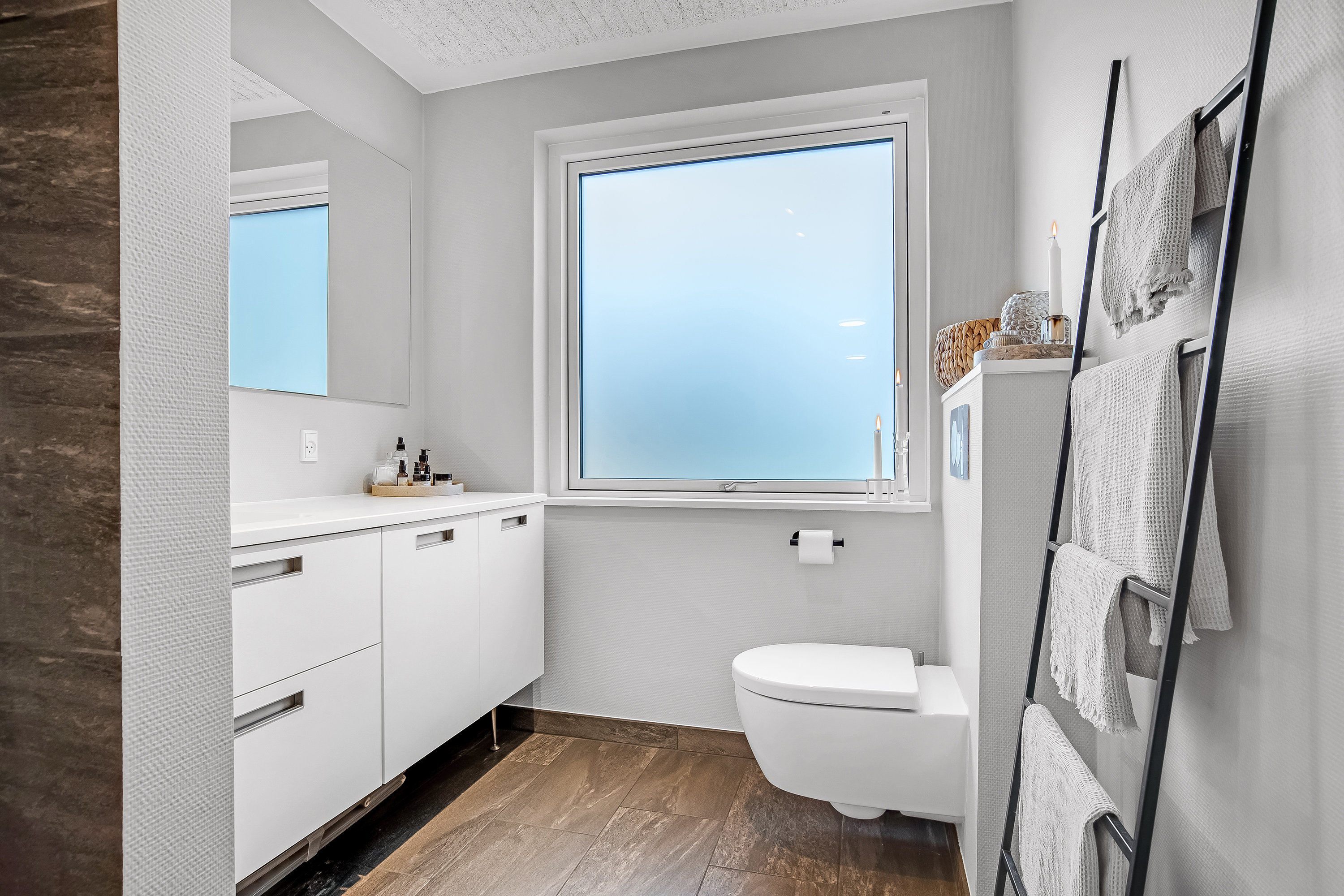 Fremhævet badeværelse billede i fuldskærmstilstand. Billede af Linde Alle 9, 7500 Holstebro