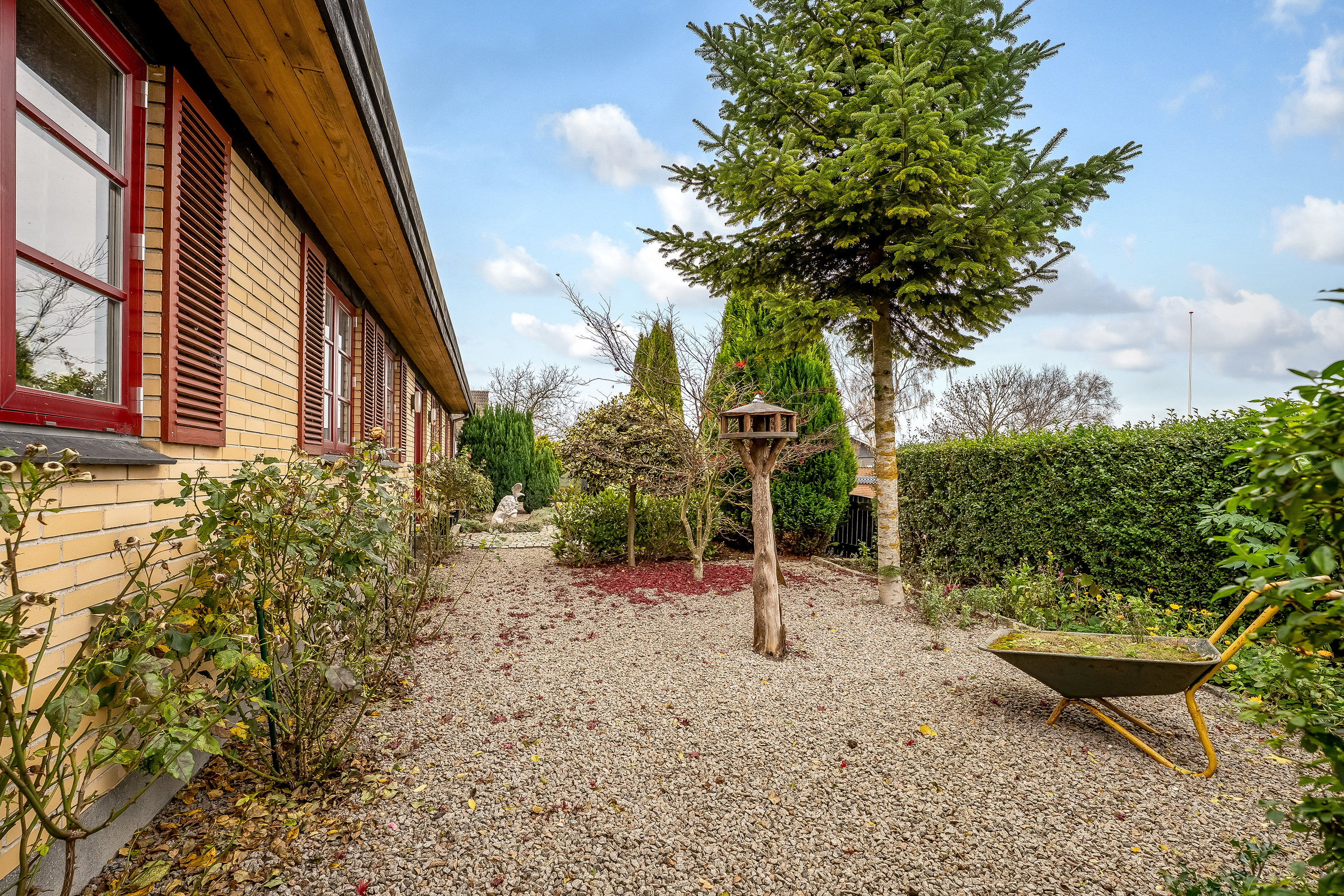 Fremhævet forhave billede i fuldskærmstilstand. Billede af Øster Nordlundevej 9A, 4900 Nakskov