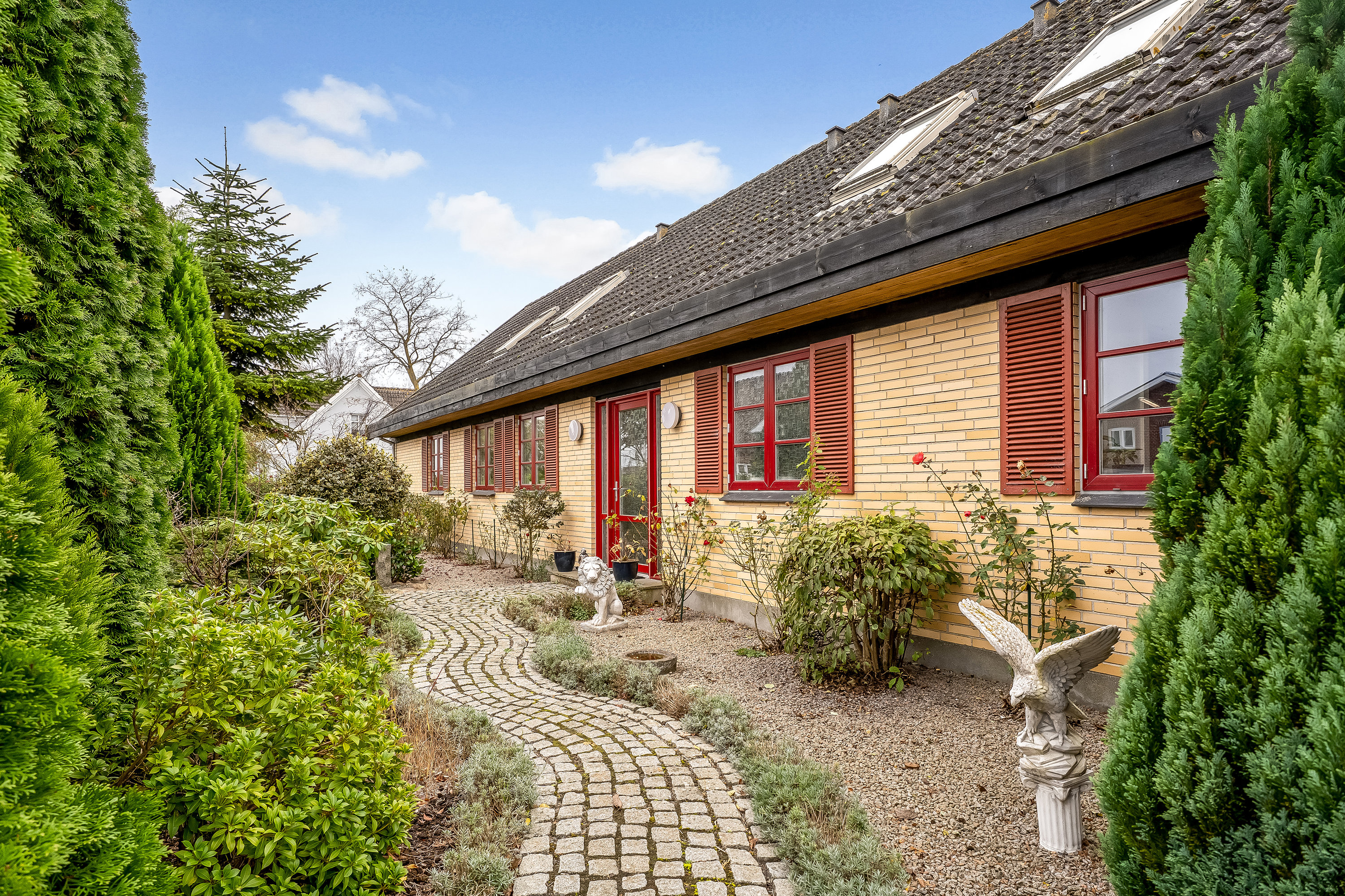 Fremhævet indgangsparti billede i fuldskærmstilstand. Billede af Øster Nordlundevej 9A, 4900 Nakskov