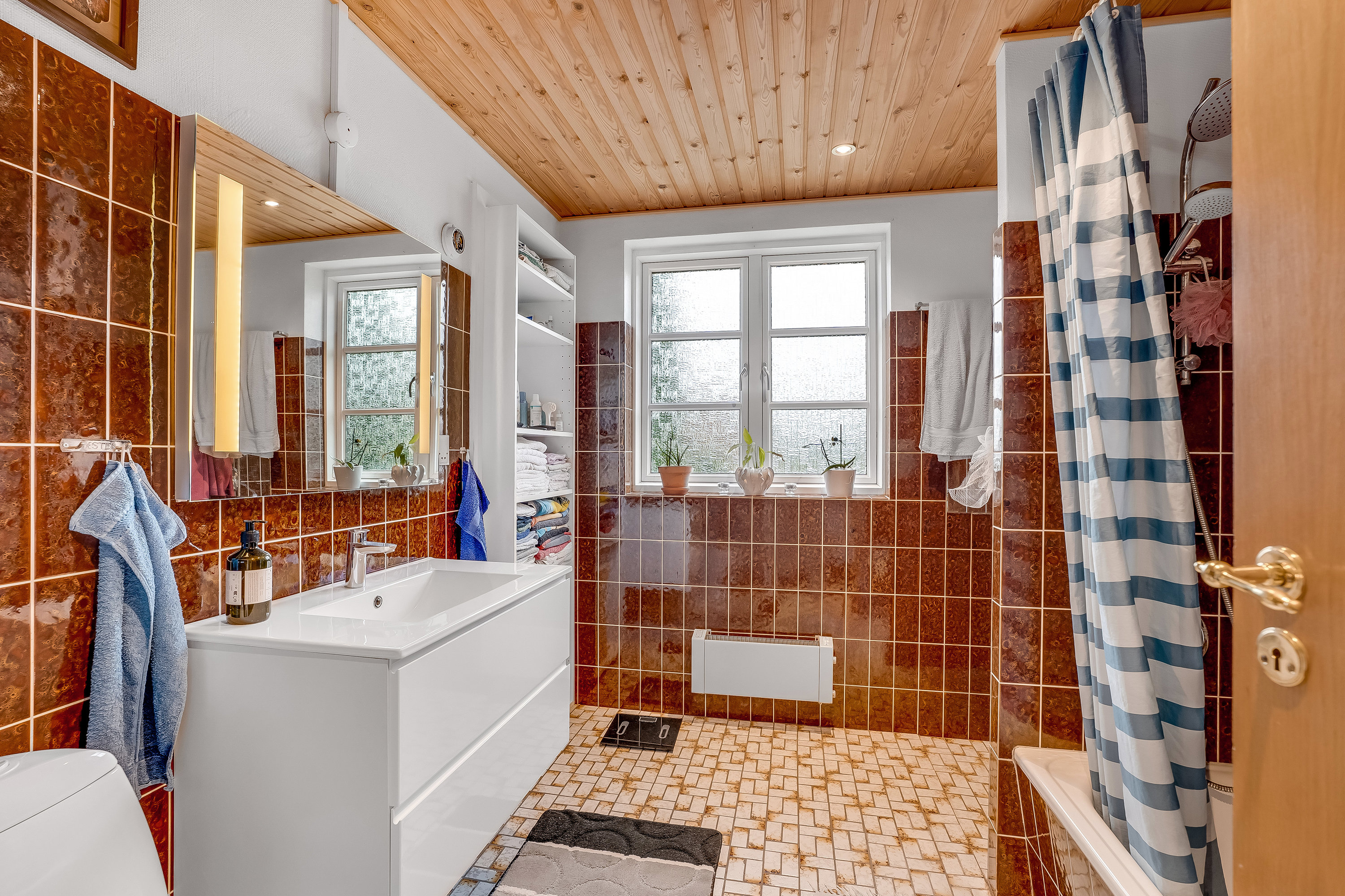 Fremhævet badeværelse billede i fuldskærmstilstand. Billede af Øster Nordlundevej 9A, 4900 Nakskov