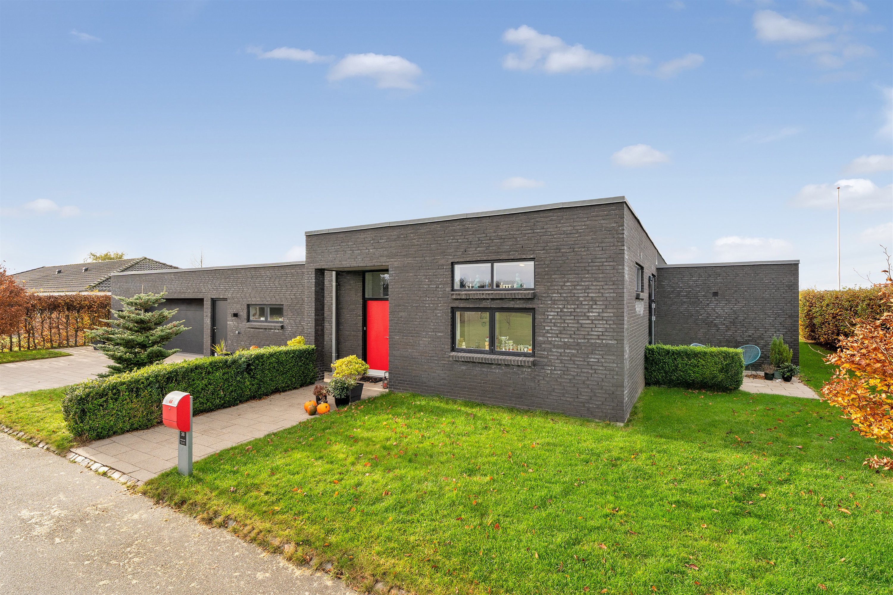 Fremhævet ejendommen billede i fuldskærmstilstand. Billede af Lillevang 38, 7190 Billund