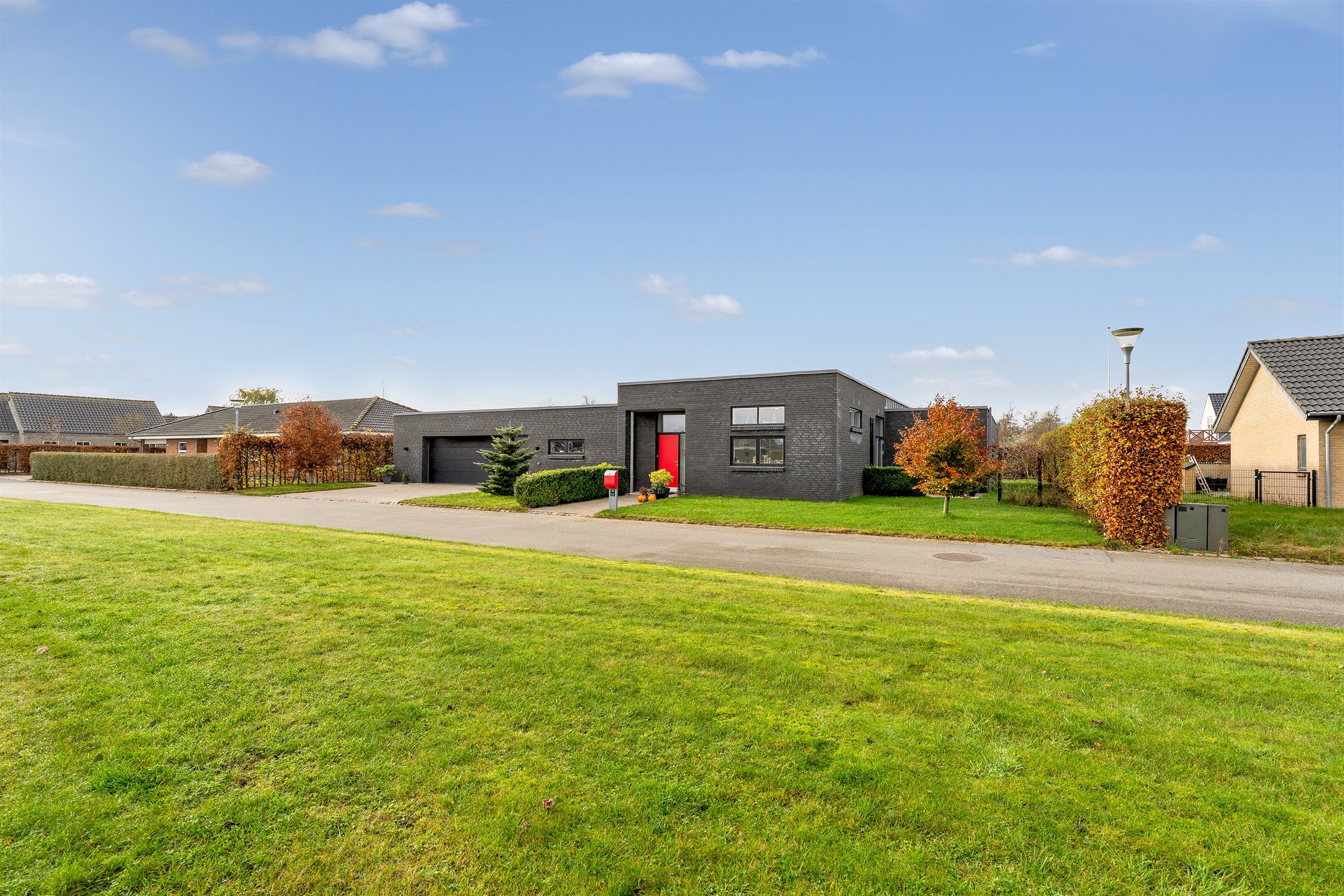 Fremhævet ejendommen billede i fuldskærmstilstand. Billede af Lillevang 38, 7190 Billund