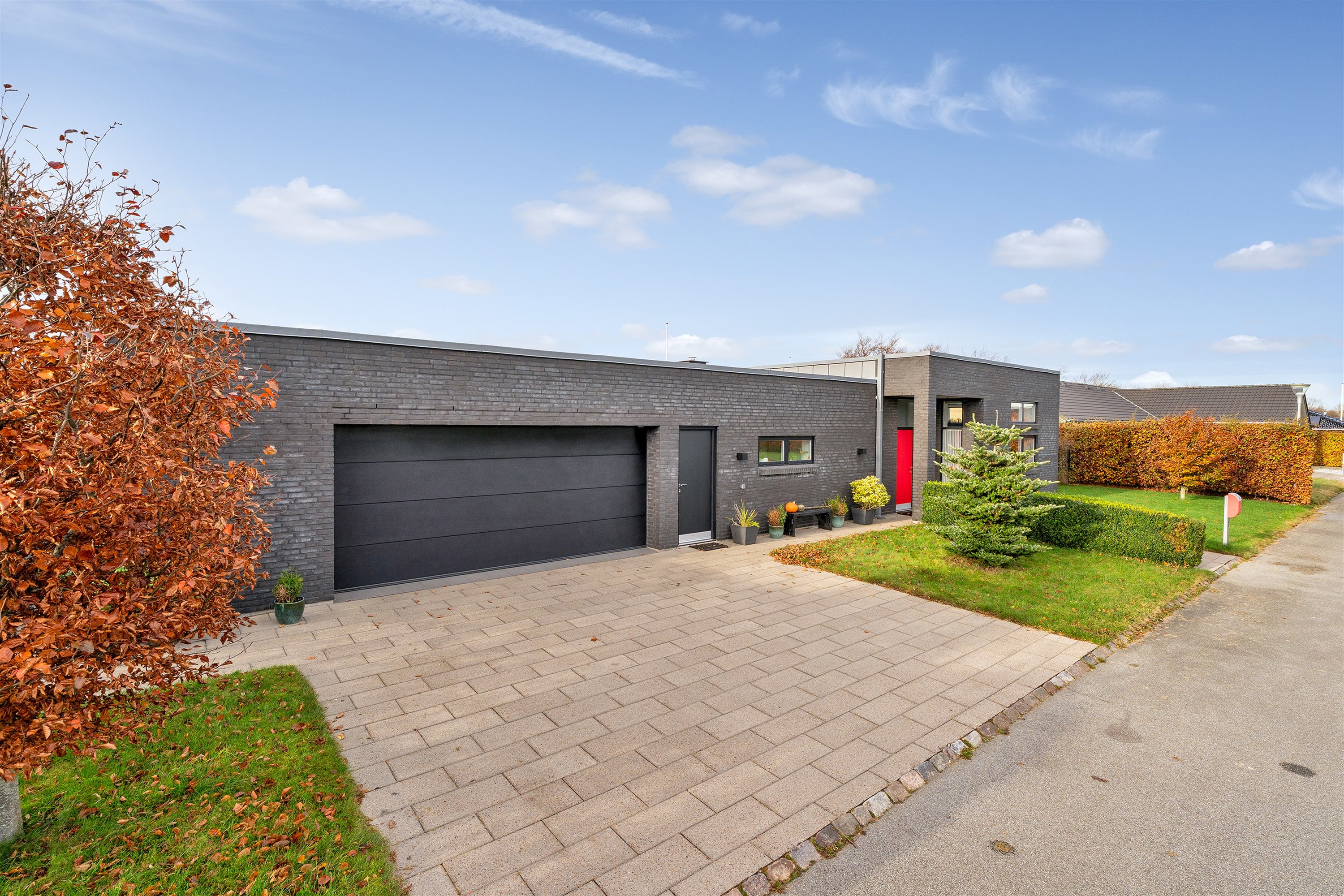 Fremhævet ejendommen billede i fuldskærmstilstand. Billede af Lillevang 38, 7190 Billund