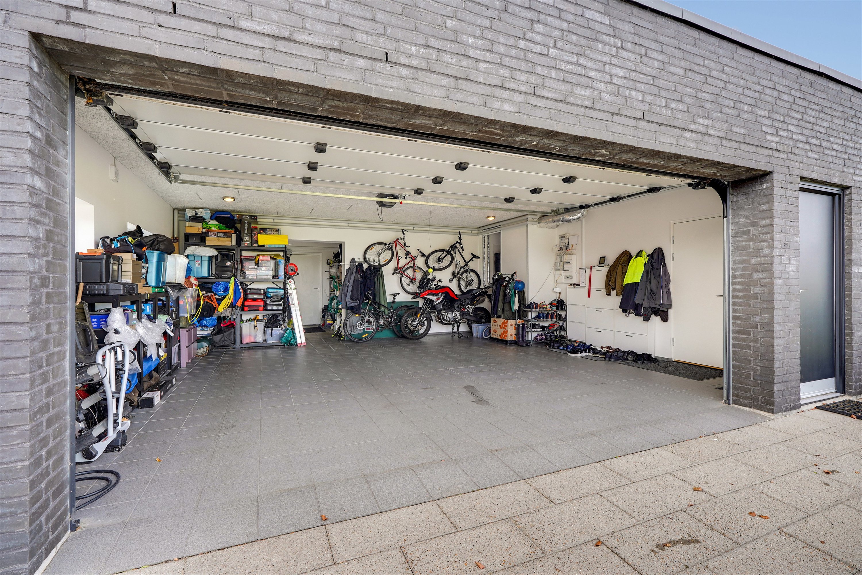 Fremhævet garage billede i fuldskærmstilstand. Billede af Lillevang 38, 7190 Billund