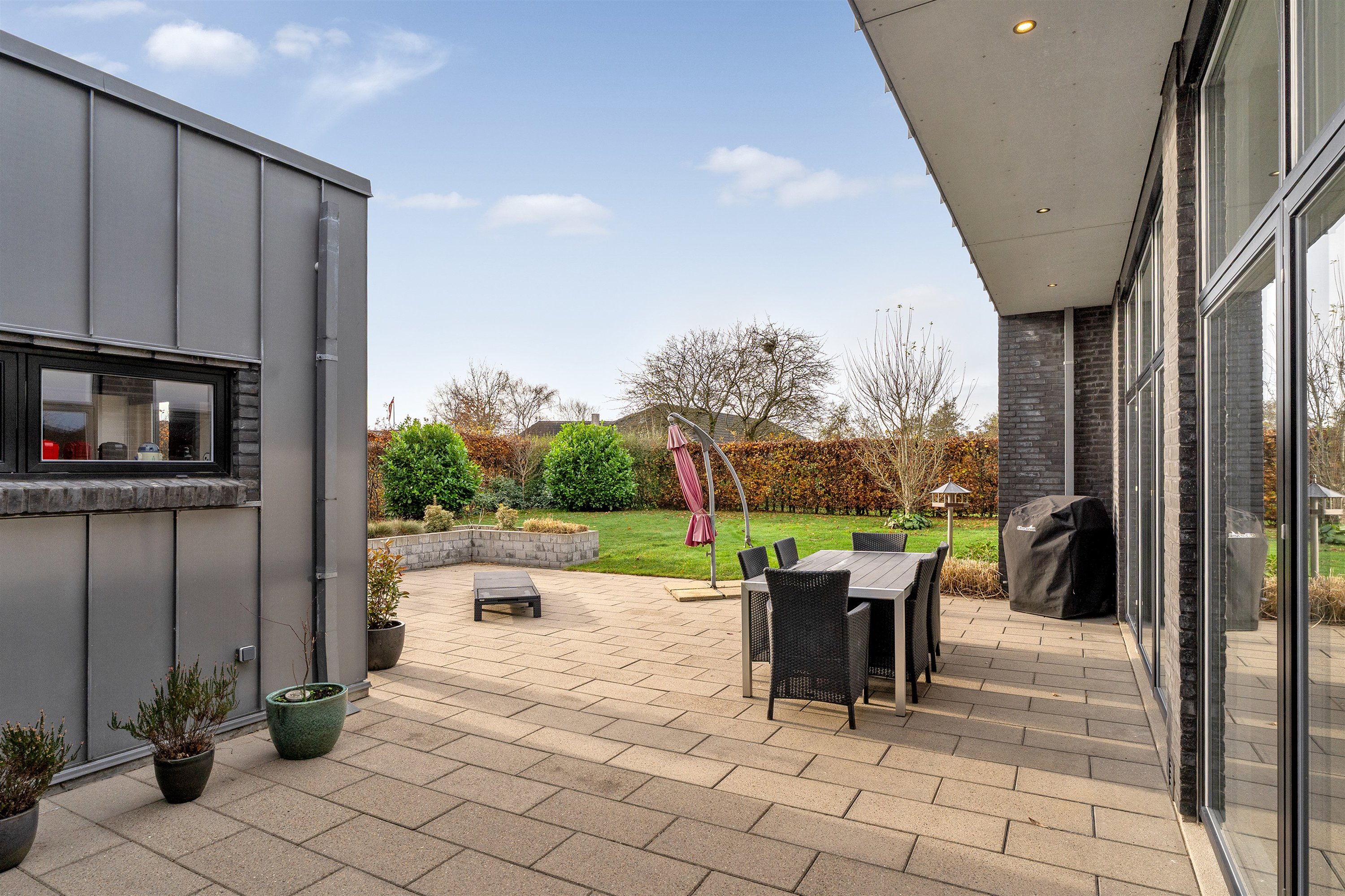 Fremhævet terrasse billede i fuldskærmstilstand. Billede af Lillevang 38, 7190 Billund