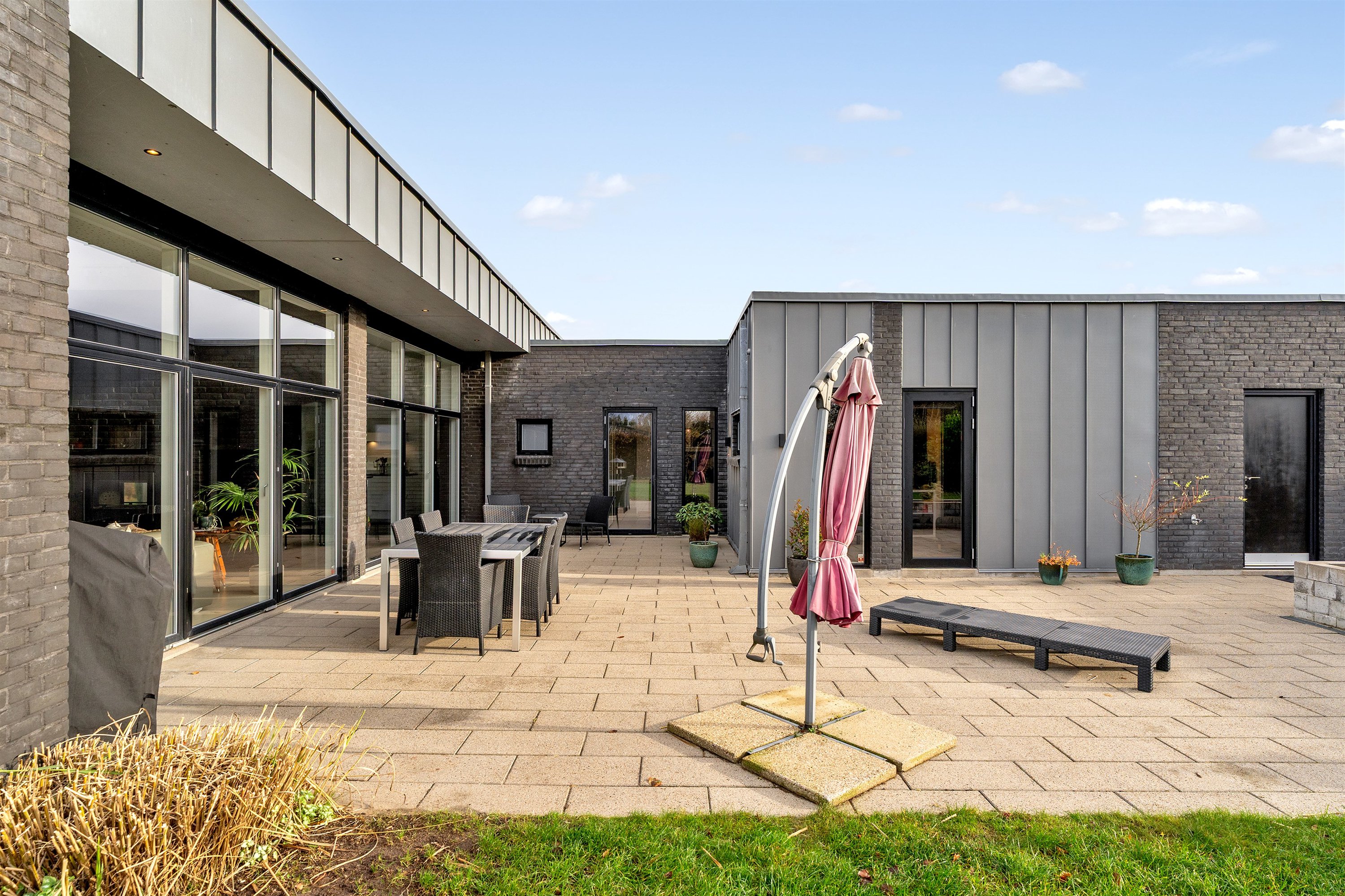 Fremhævet terrasse billede i fuldskærmstilstand. Billede af Lillevang 38, 7190 Billund