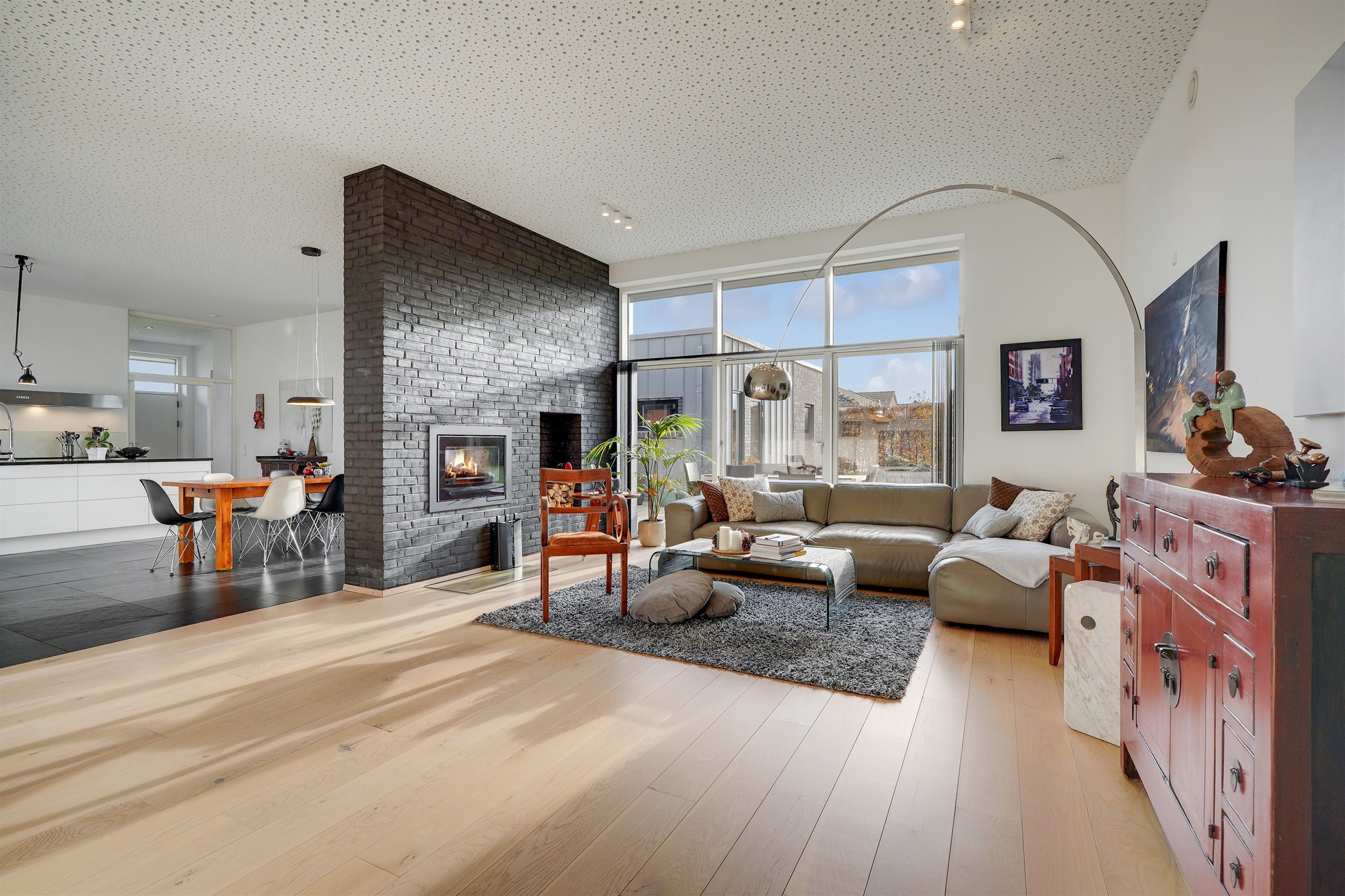 Fremhævet stue billede i fuldskærmstilstand. Billede af Lillevang 38, 7190 Billund