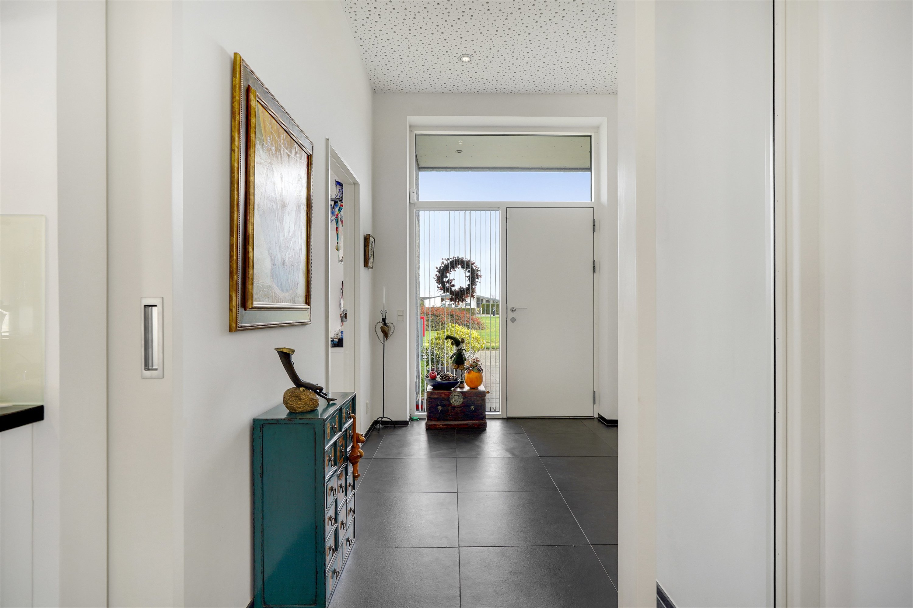 Fremhævet entré billede i fuldskærmstilstand. Billede af Lillevang 38, 7190 Billund