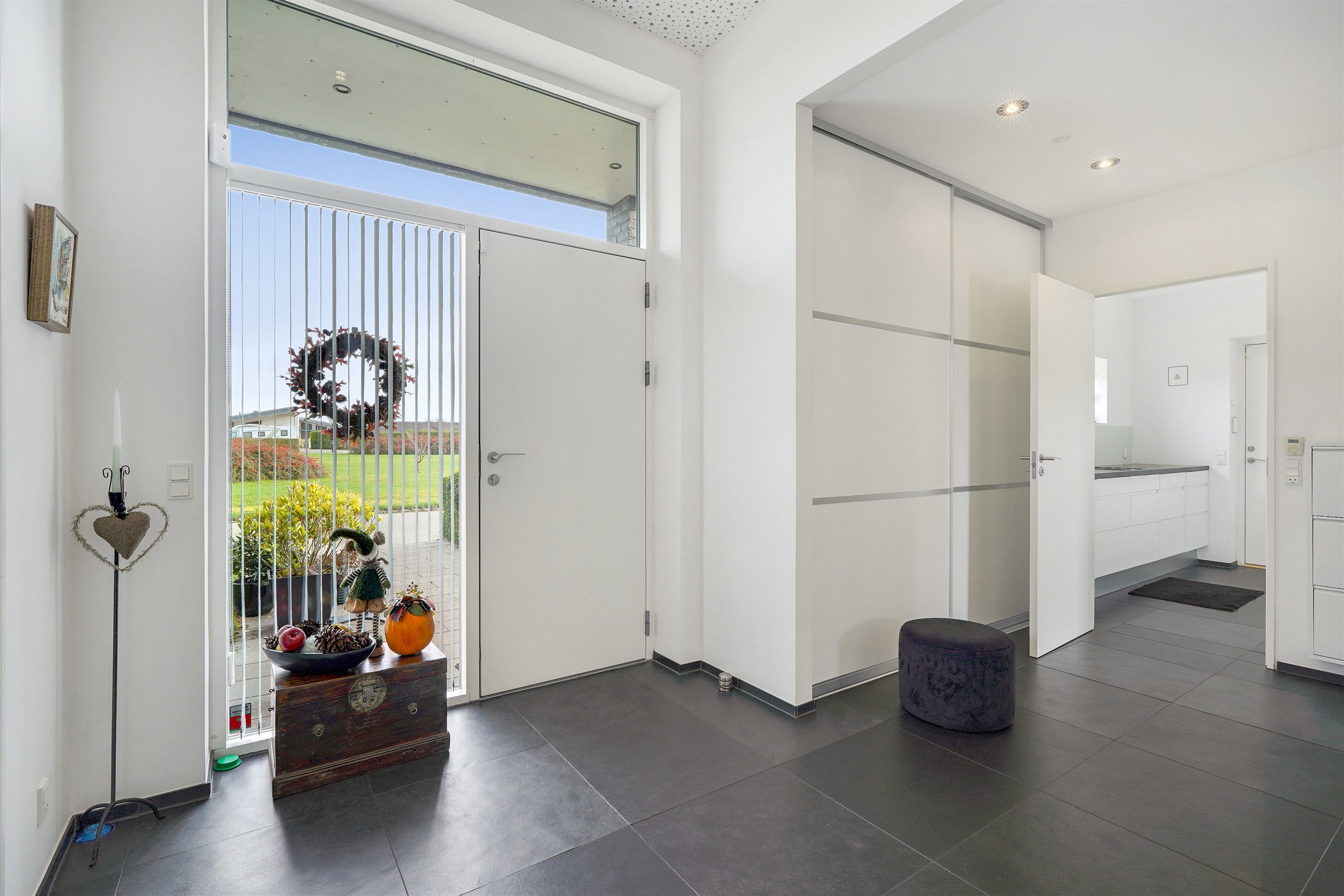 Fremhævet entré billede i fuldskærmstilstand. Billede af Lillevang 38, 7190 Billund