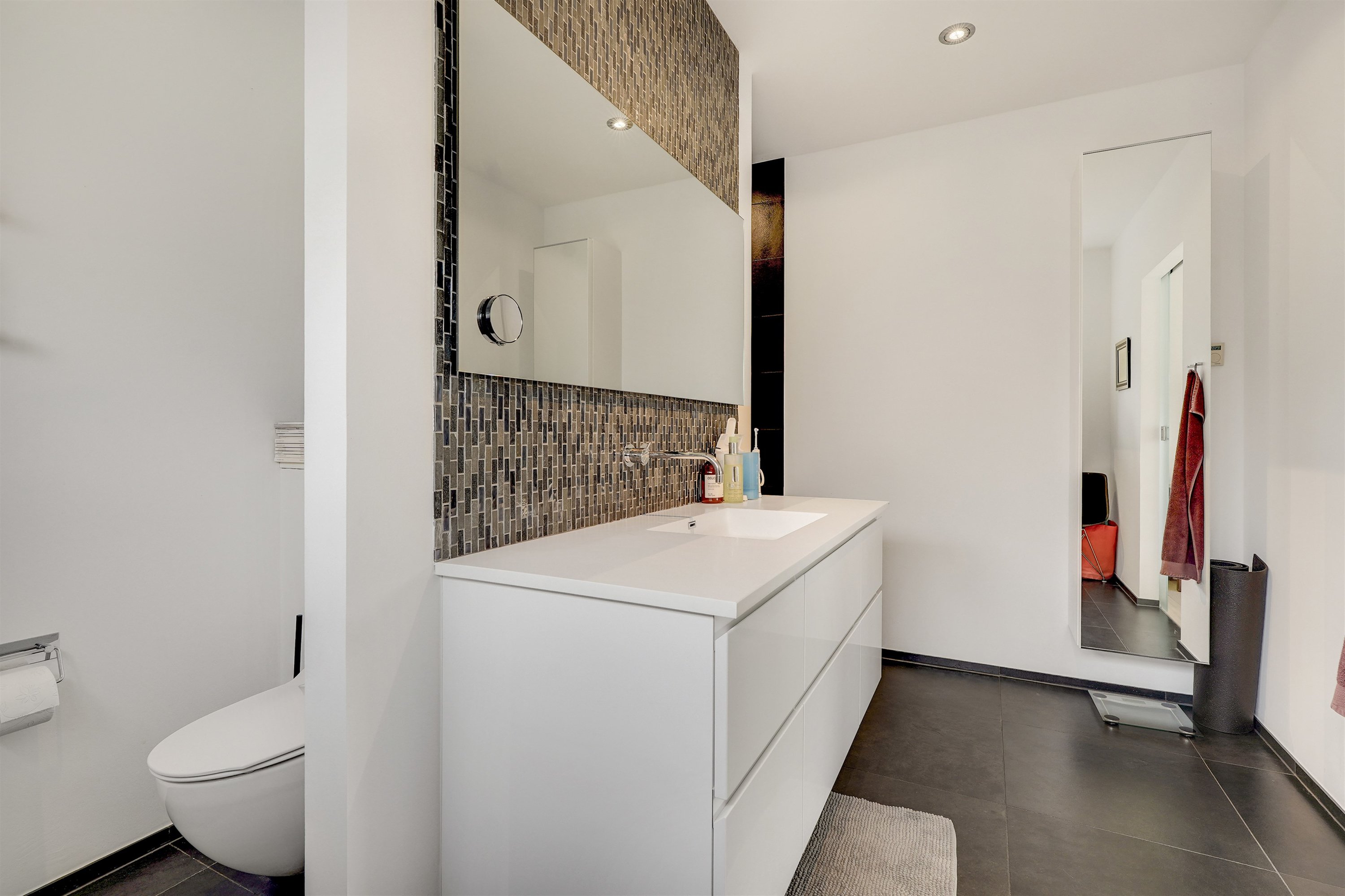 Fremhævet badeværelse billede i fuldskærmstilstand. Billede af Lillevang 38, 7190 Billund