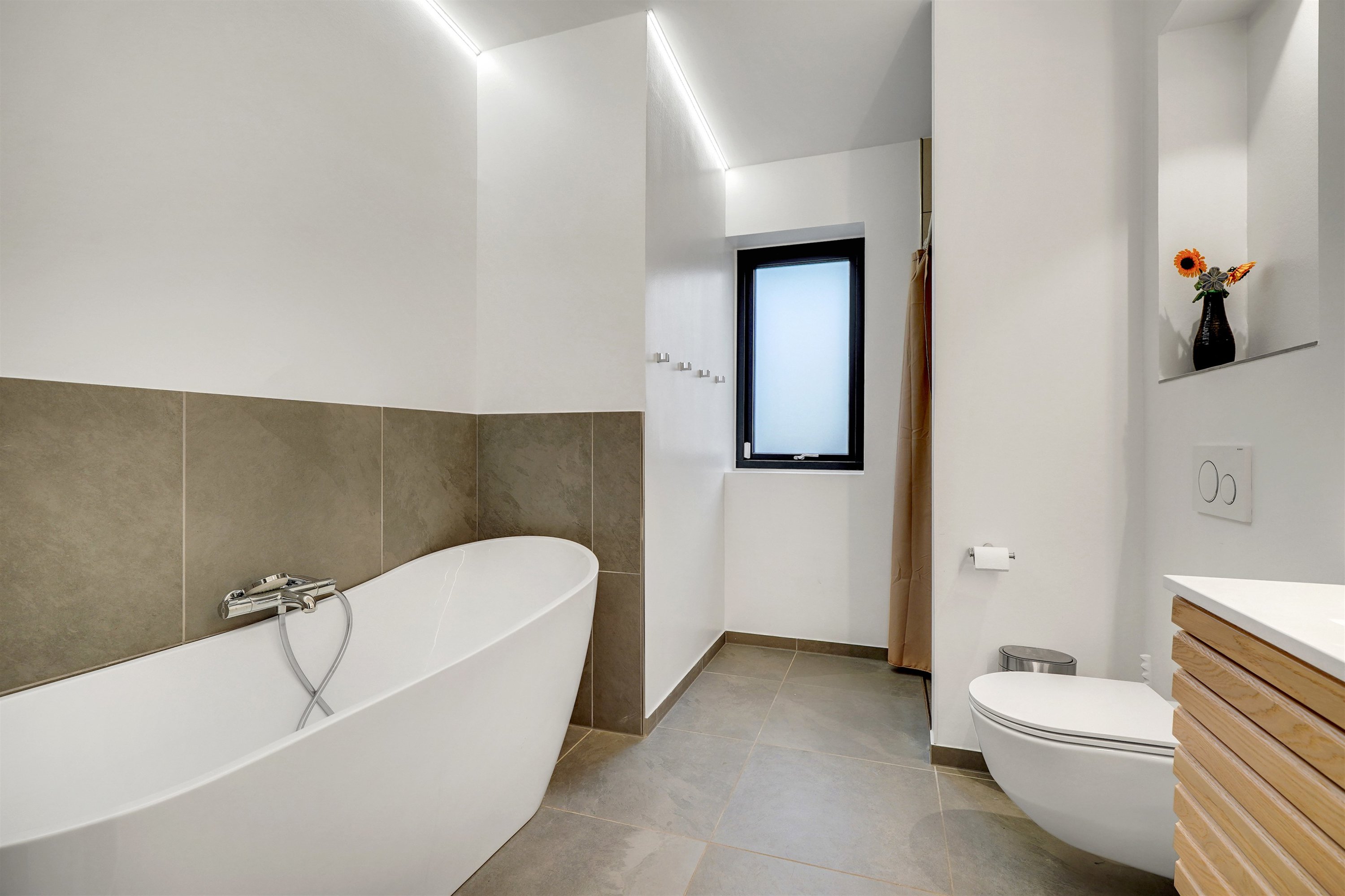 Miniaturebillede 1: badeværelse. Billede af Sommerfuglen 27, 7190 Billund