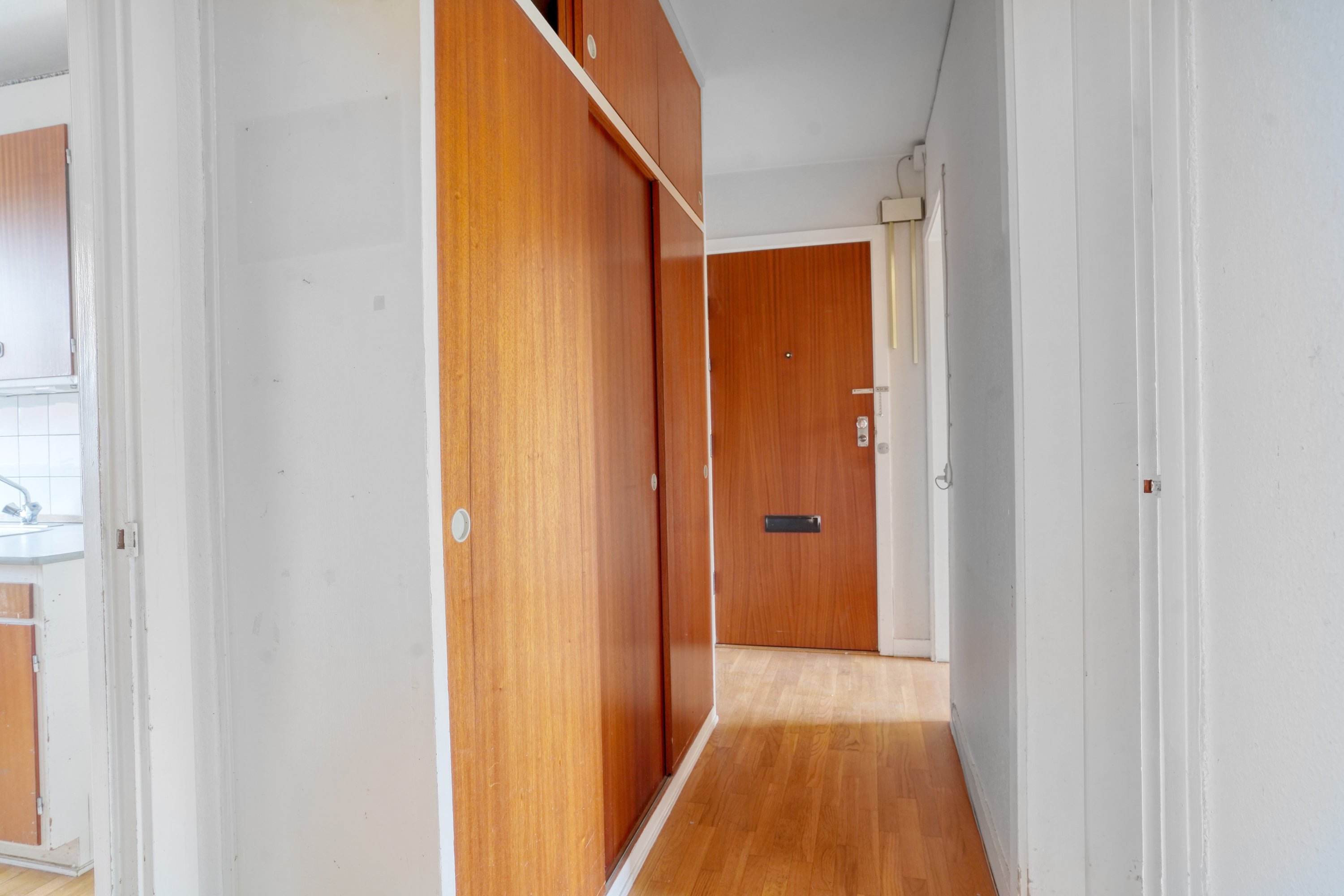 Fremhævet entré billede i fuldskærmstilstand. Billede af Fredskovhellet 34, 1. th., 3400 Hillerød