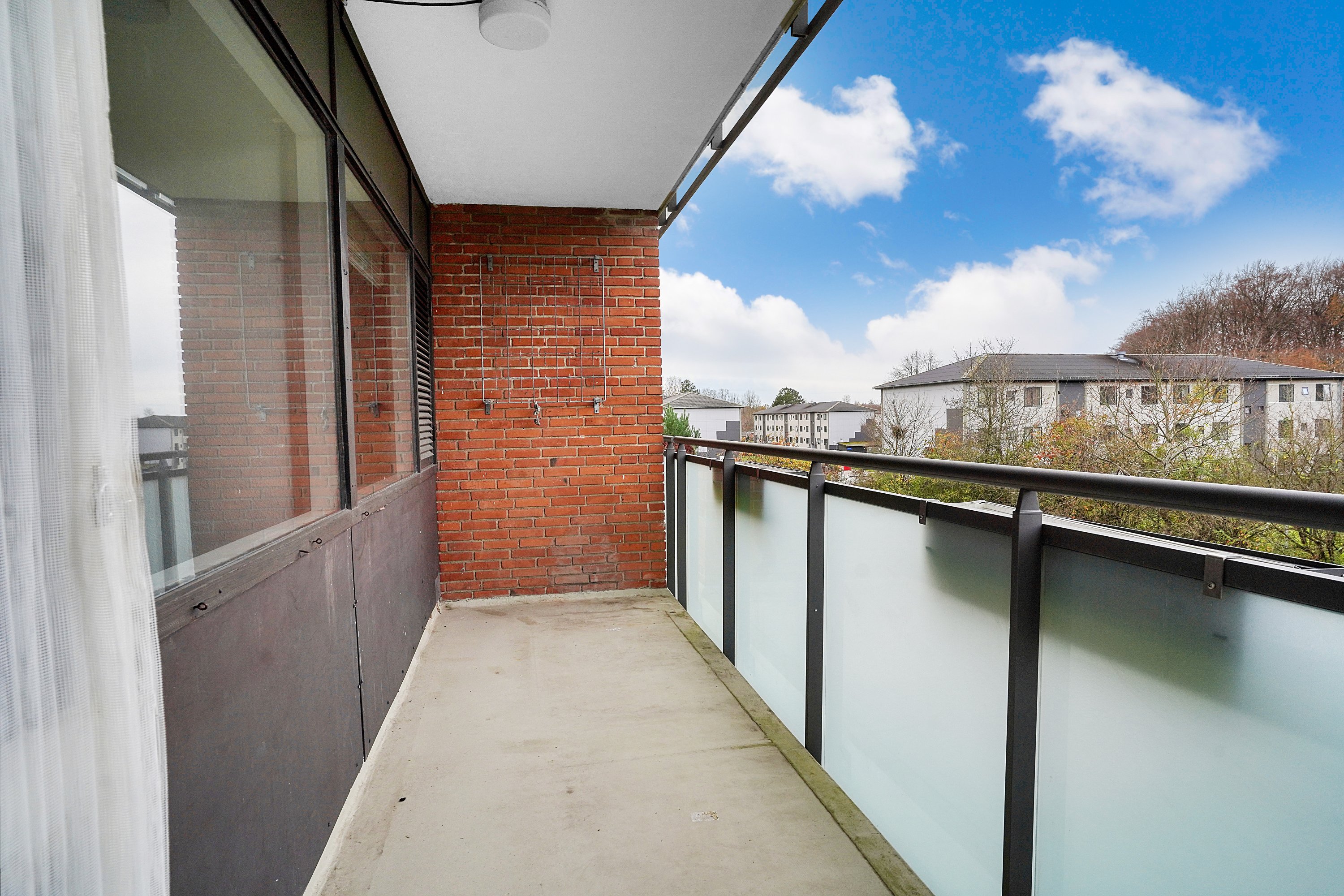 Fremhævet altan billede i fuldskærmstilstand. Billede af Fredskovhellet 34, 1. th., 3400 Hillerød