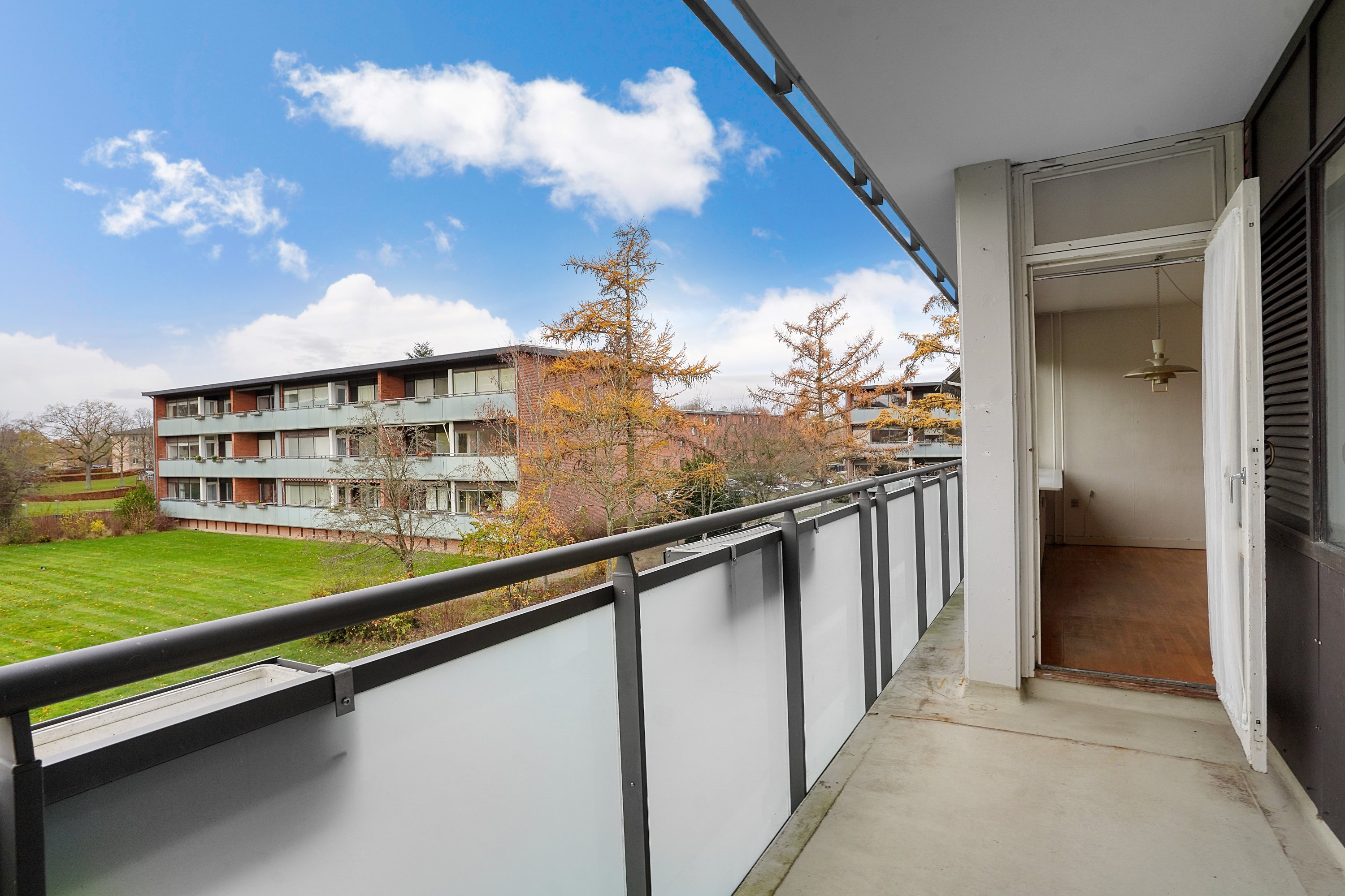 Fremhævet altan billede i fuldskærmstilstand. Billede af Fredskovhellet 34, 1. th., 3400 Hillerød