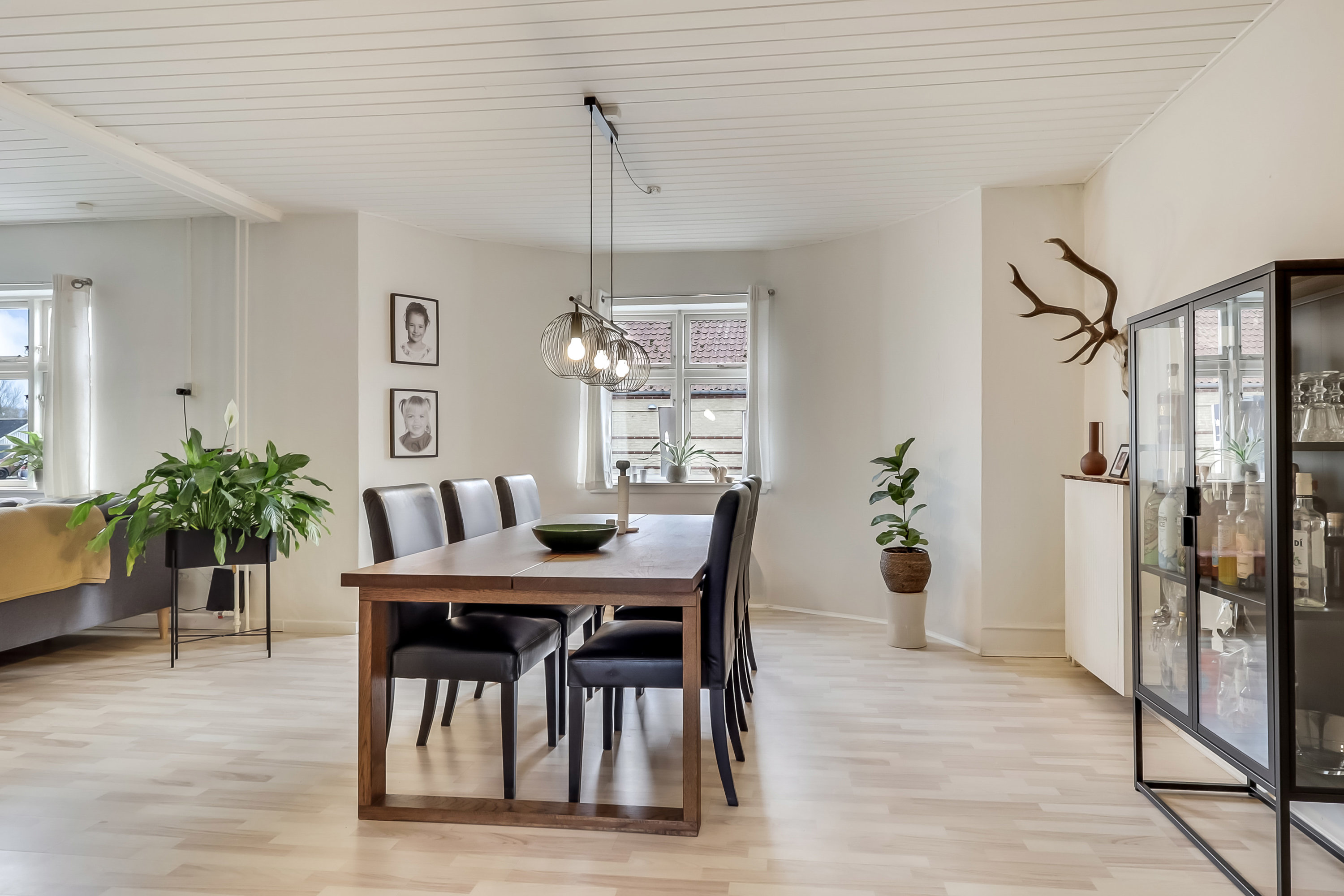 Fremhævet stue billede i fuldskærmstilstand. Billede af Stationsvej 13, 5771 Stenstrup