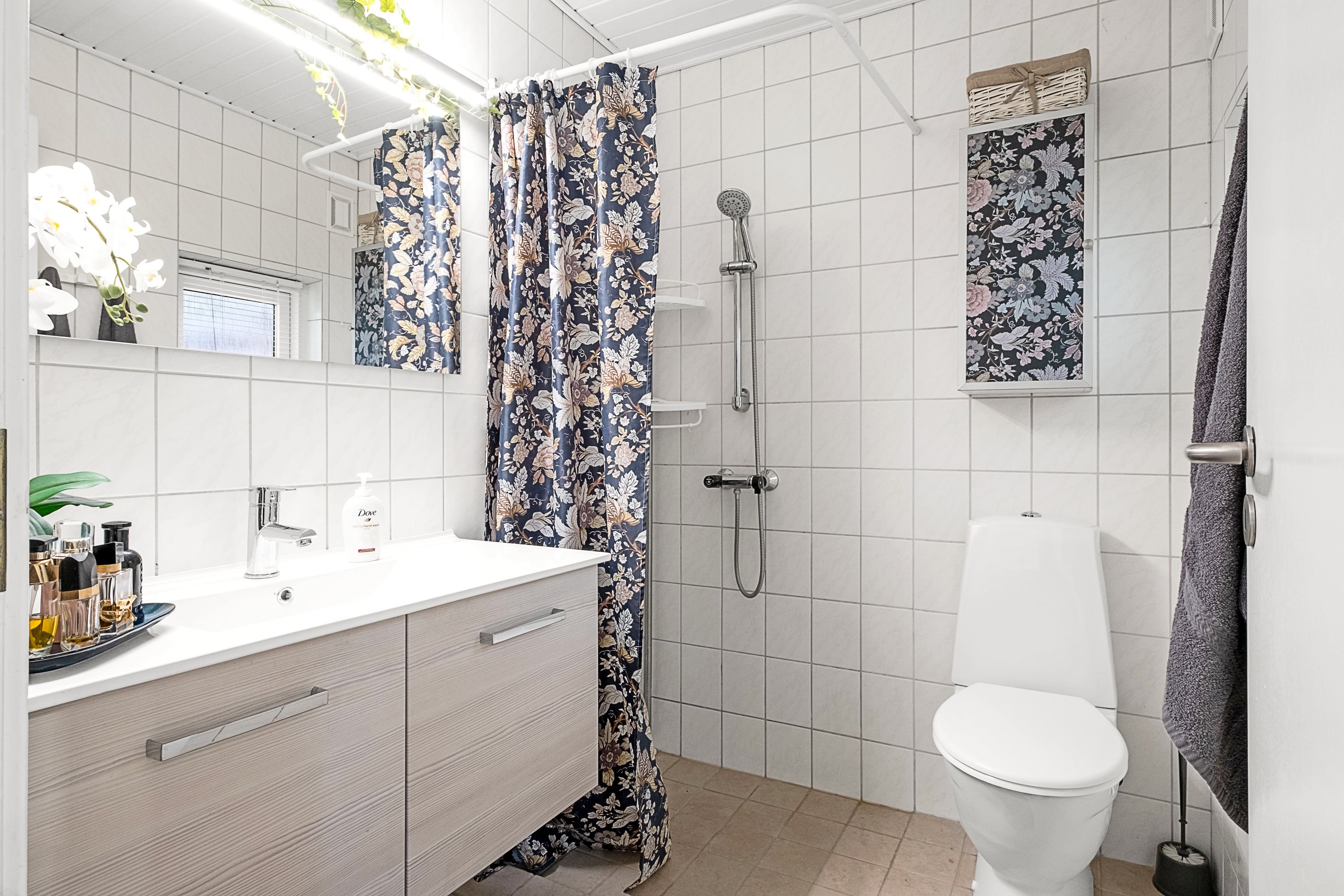 Fremhævet badeværelse billede i fuldskærmstilstand. Billede af Clemensvej 7, Bendstrup, 8530 Hjortshøj