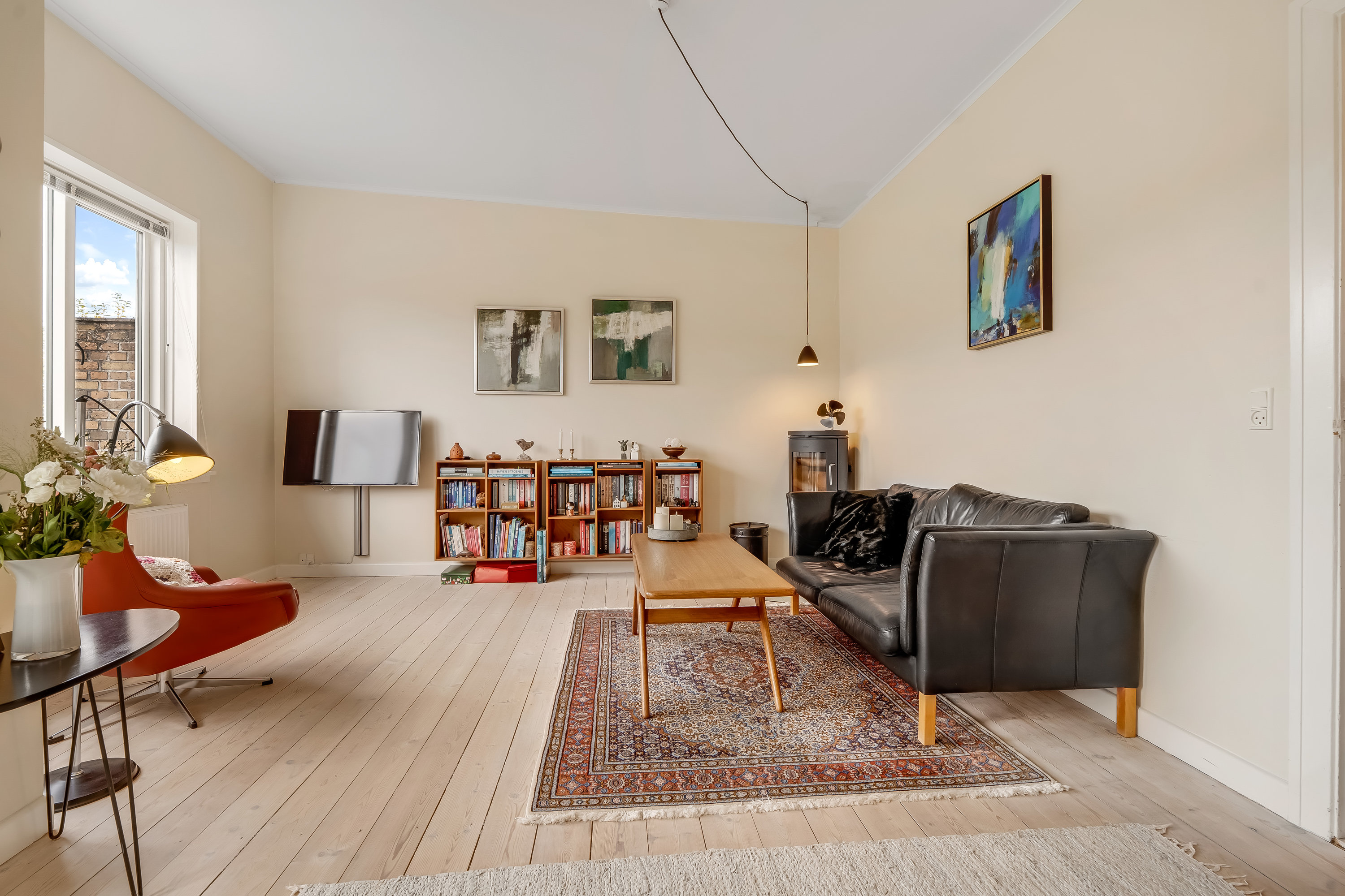 Fremhævet stue billede i fuldskærmstilstand. Billede af Bøgevang 33, 2830 Virum