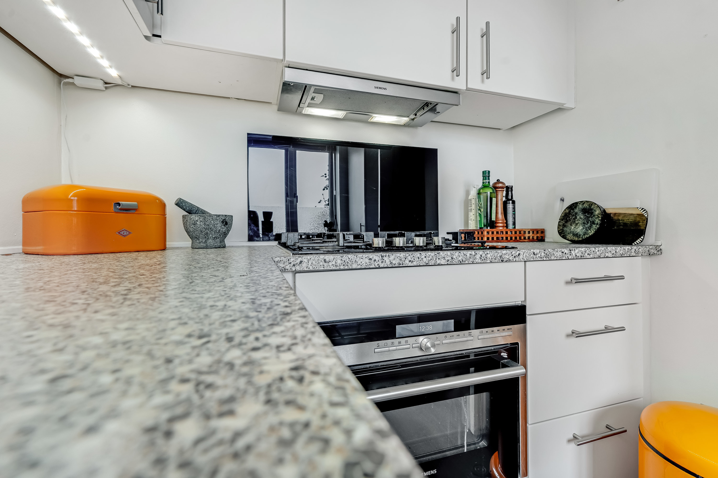 Fremhævet køkken billede i fuldskærmstilstand. Billede af Bøgevang 33, 2830 Virum