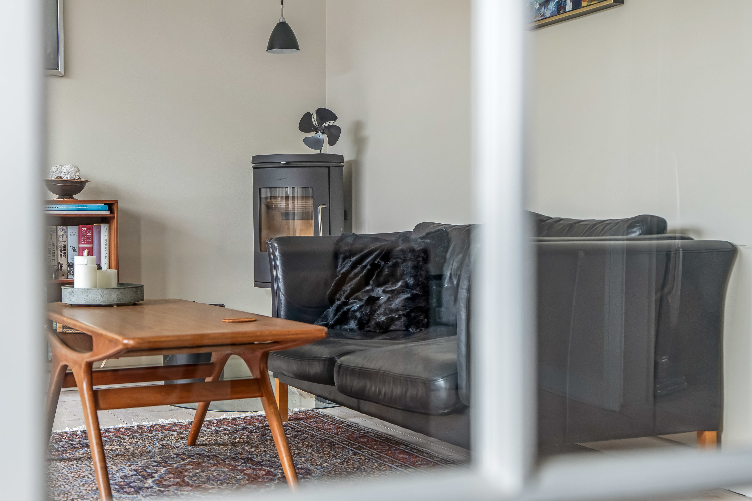 Fremhævet stue billede i fuldskærmstilstand. Billede af Bøgevang 33, 2830 Virum