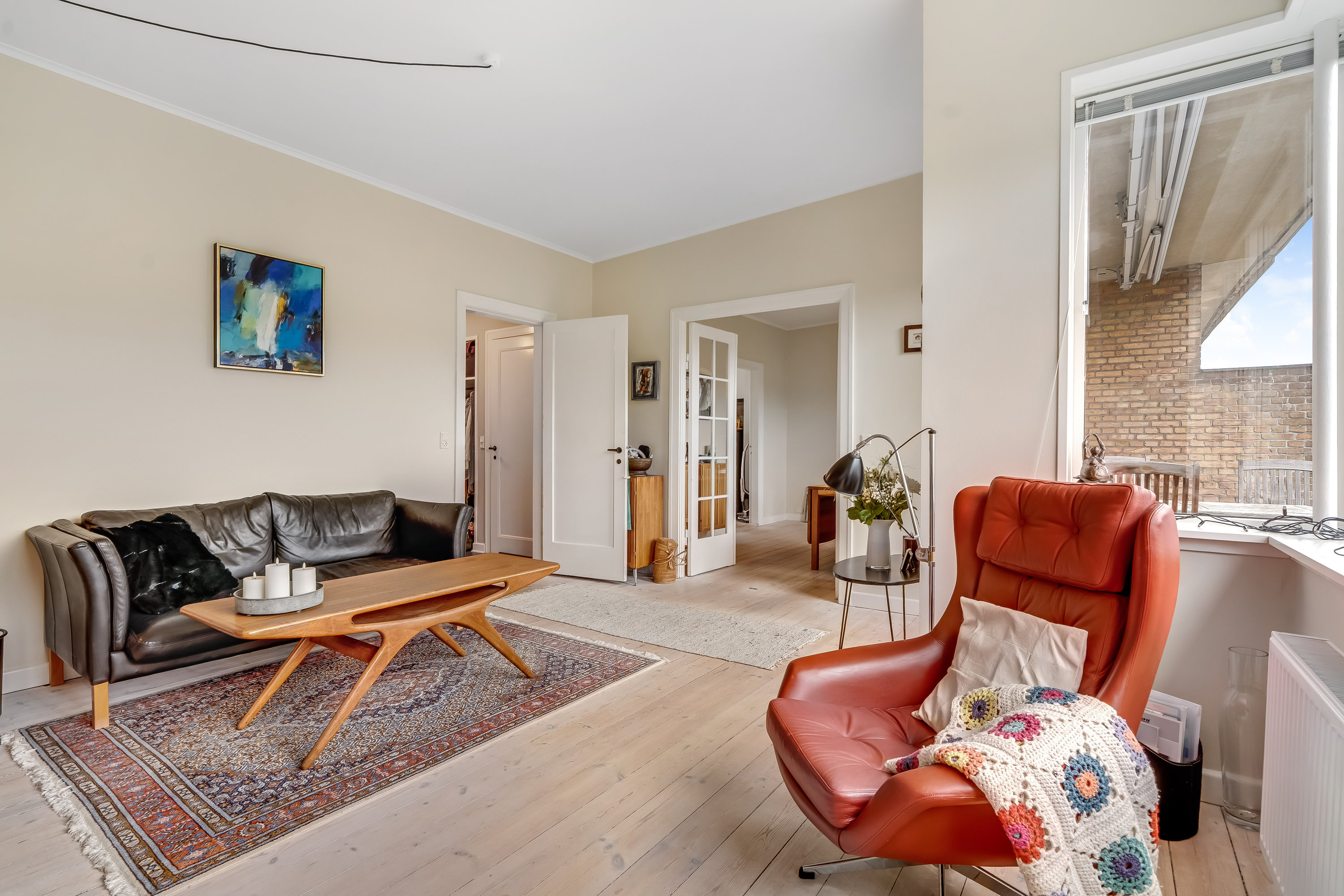 Fremhævet stue billede i fuldskærmstilstand. Billede af Bøgevang 33, 2830 Virum