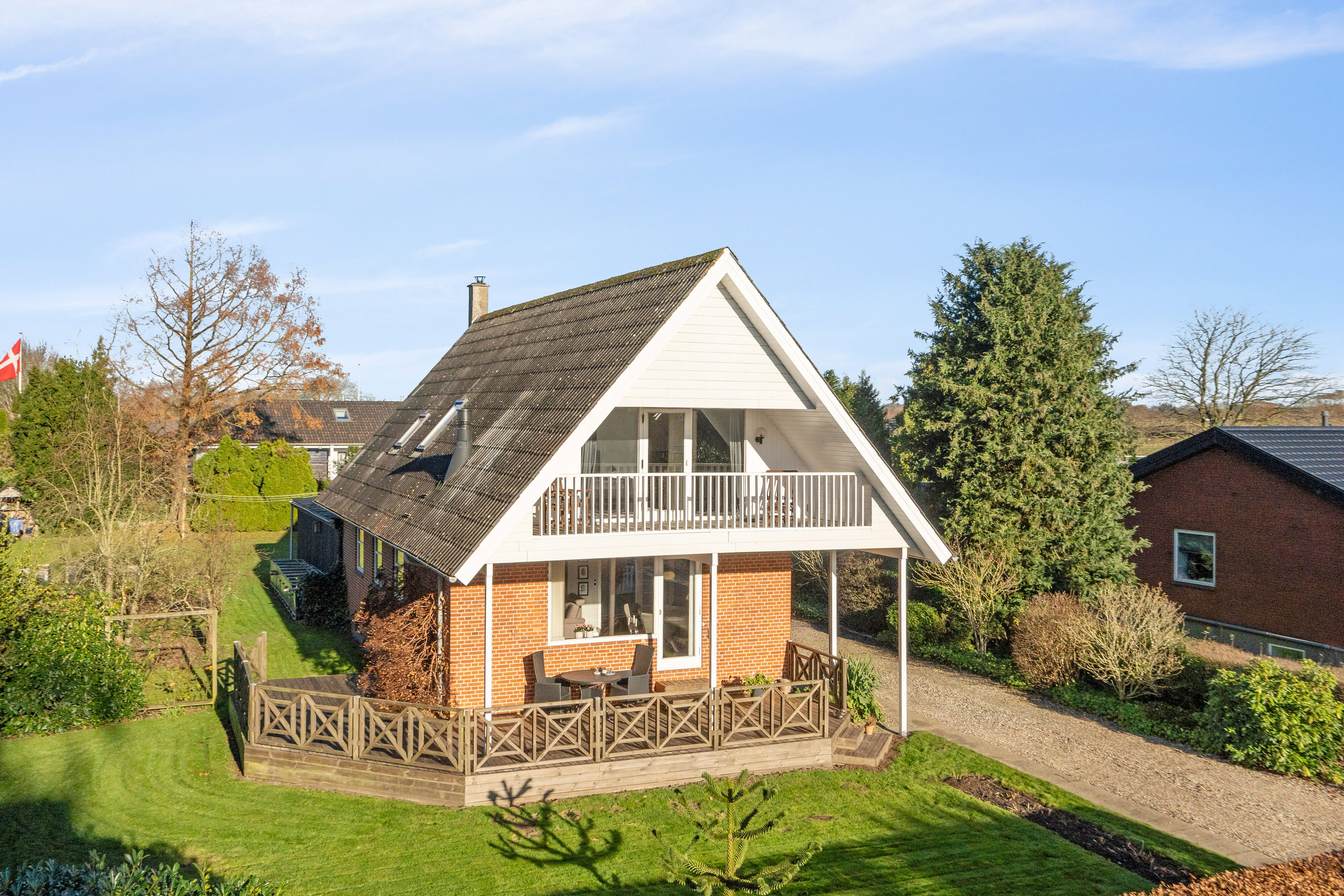 Fremhævet set fra vejen billede i fuldskærmstilstand. Billede af Skovvejen 7, 6064 Jordrup