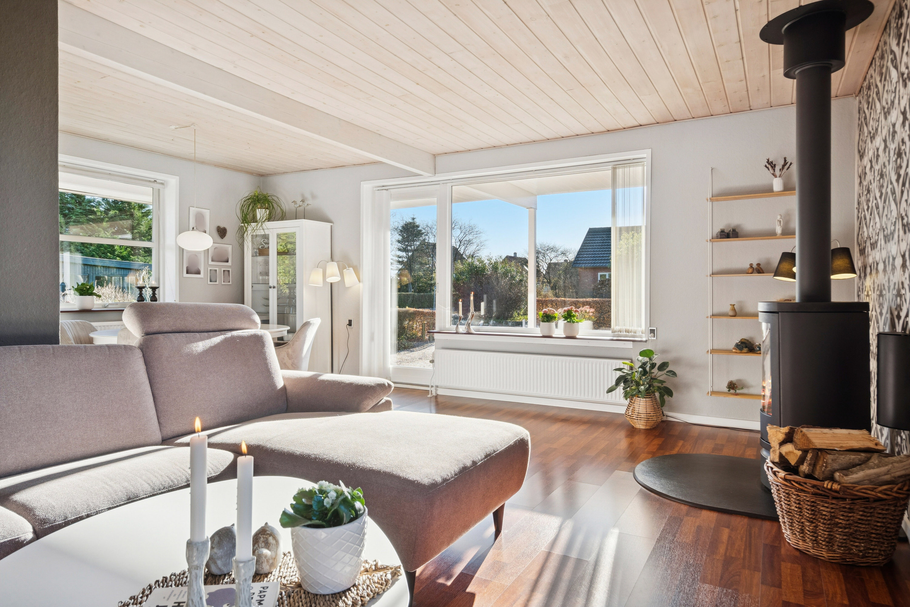 Fremhævet stue billede i fuldskærmstilstand. Billede af Skovvejen 7, 6064 Jordrup