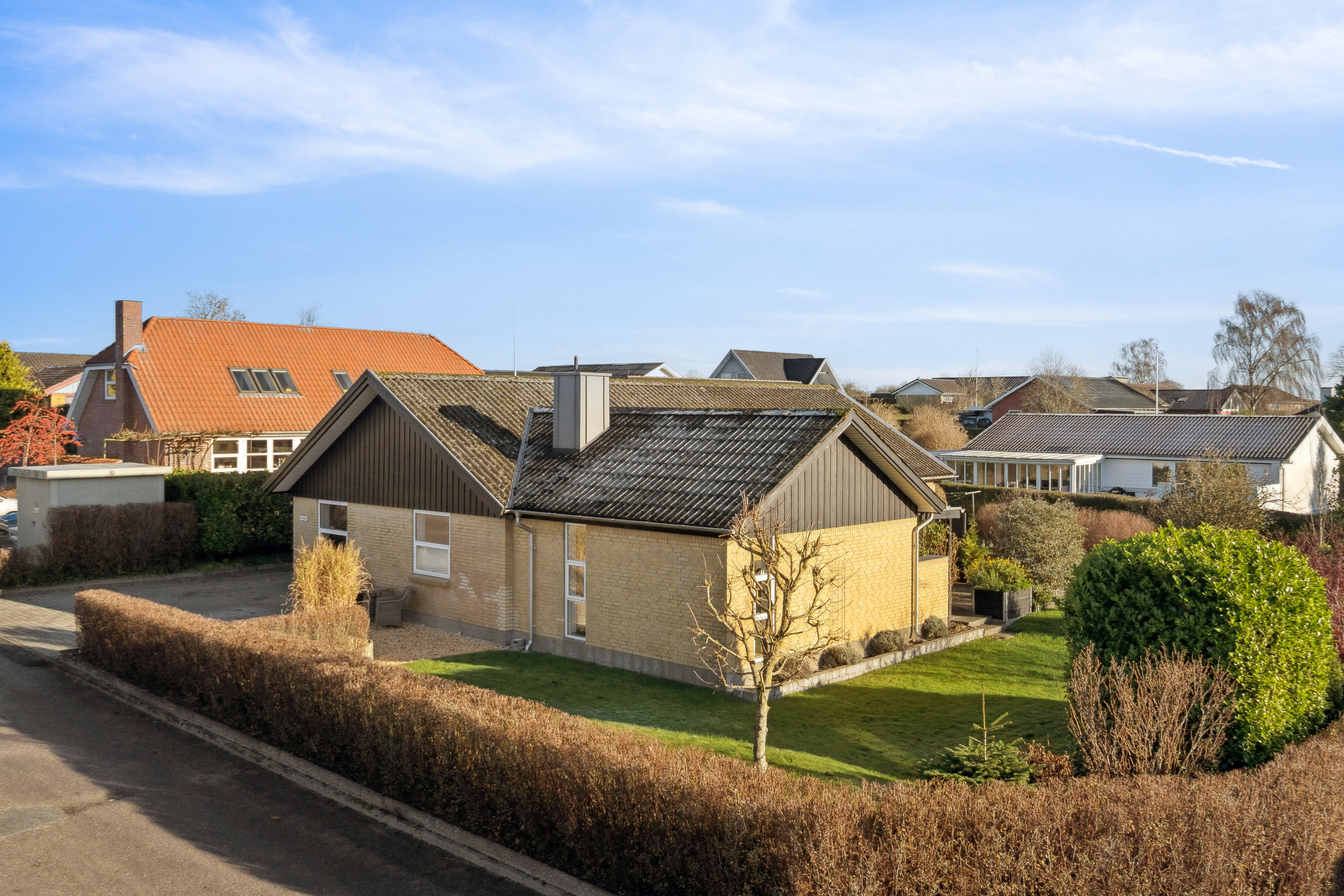 Miniaturebillede 1: set fra vejen. Billede af Baldersvej 35, 6040 Egtved