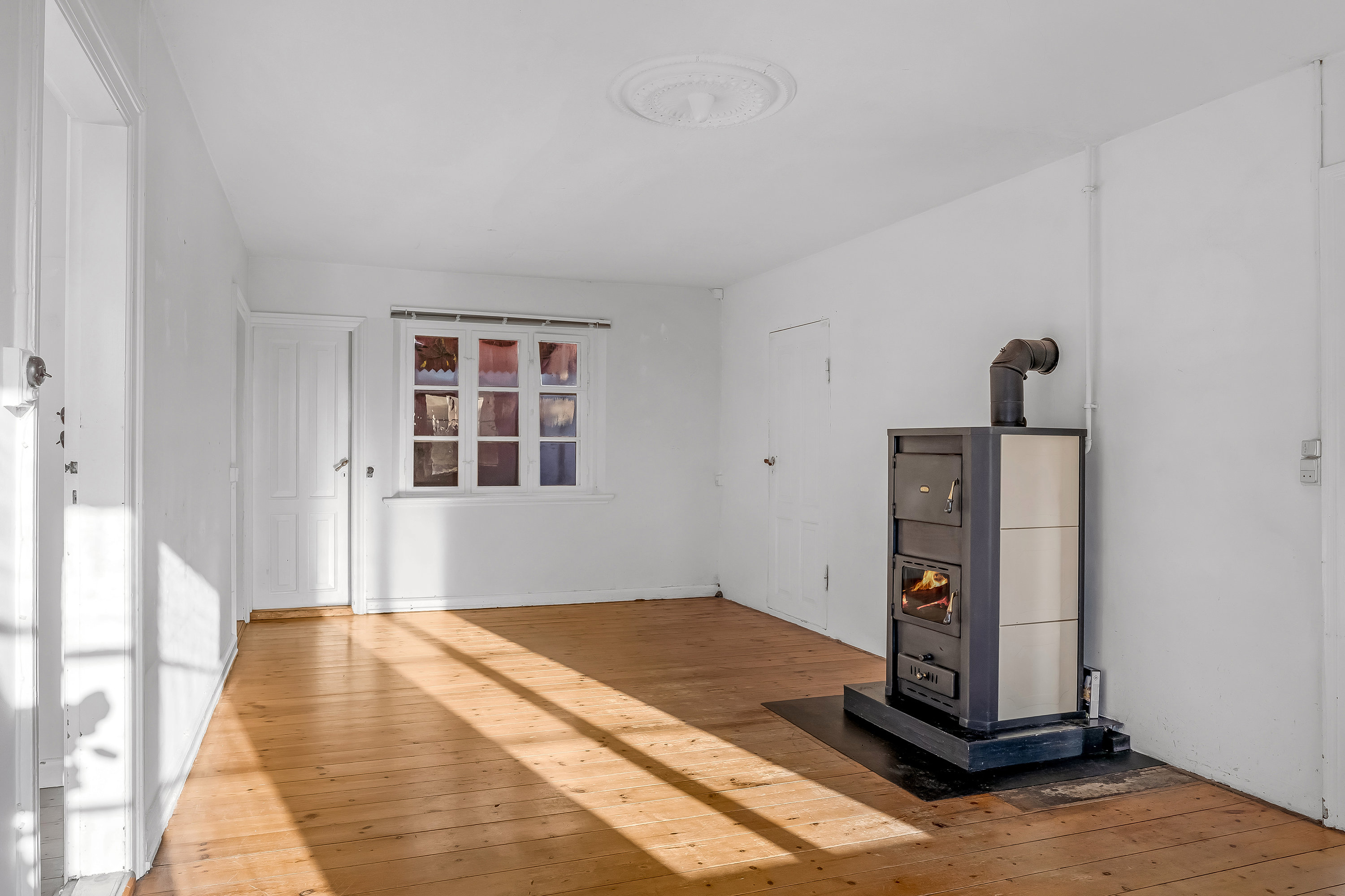 Fremhævet stue billede i fuldskærmstilstand. Billede af Viemosevej 43, Nøbbet, 4913 Horslunde