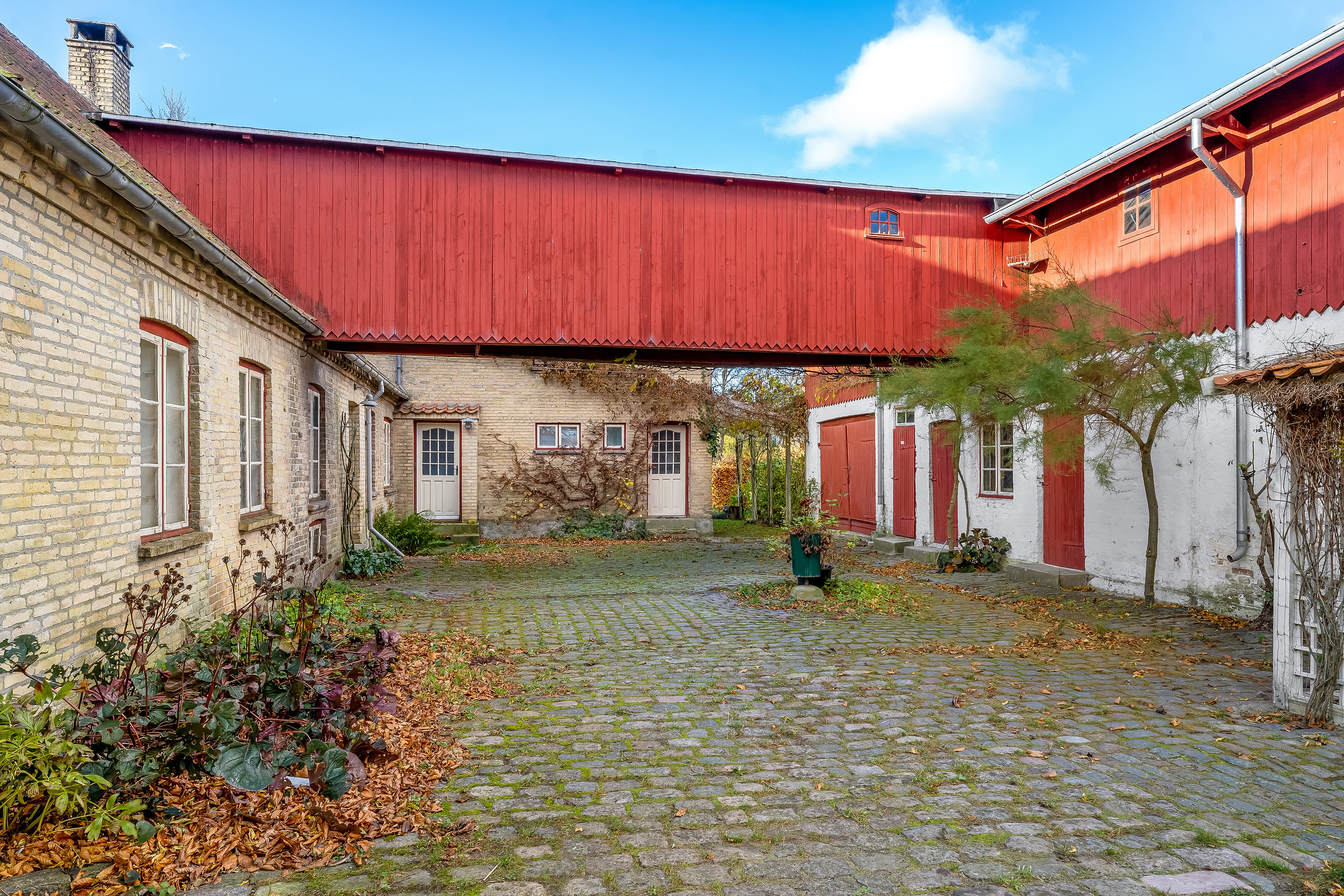 Fremhævet gårdsplads billede i fuldskærmstilstand. Billede af Viemosevej 43, Nøbbet, 4913 Horslunde