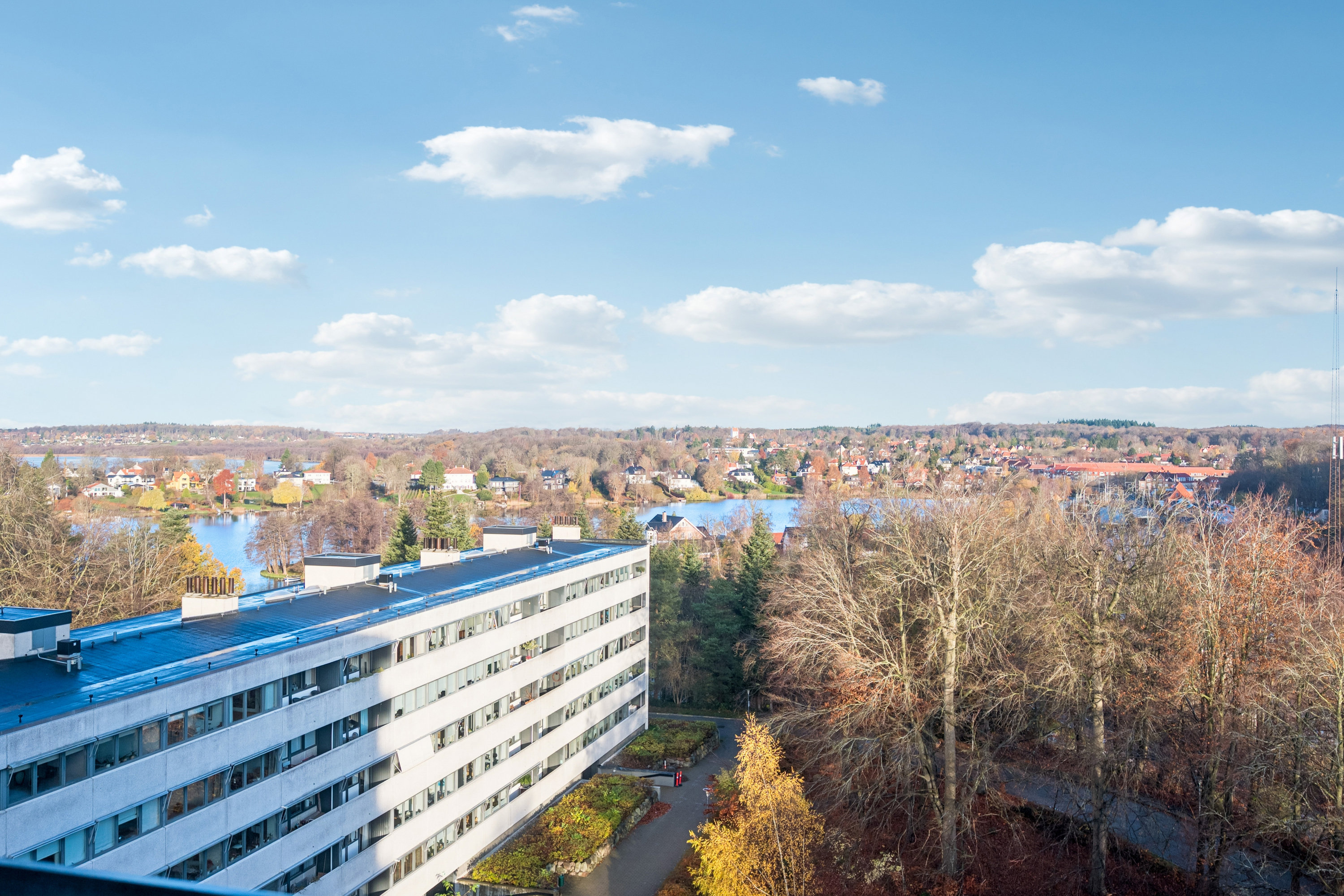 Fremhævet luftfoto billede i fuldskærmstilstand. Billede af Vejlesøparken 1, 8. 824., 2840 Holte