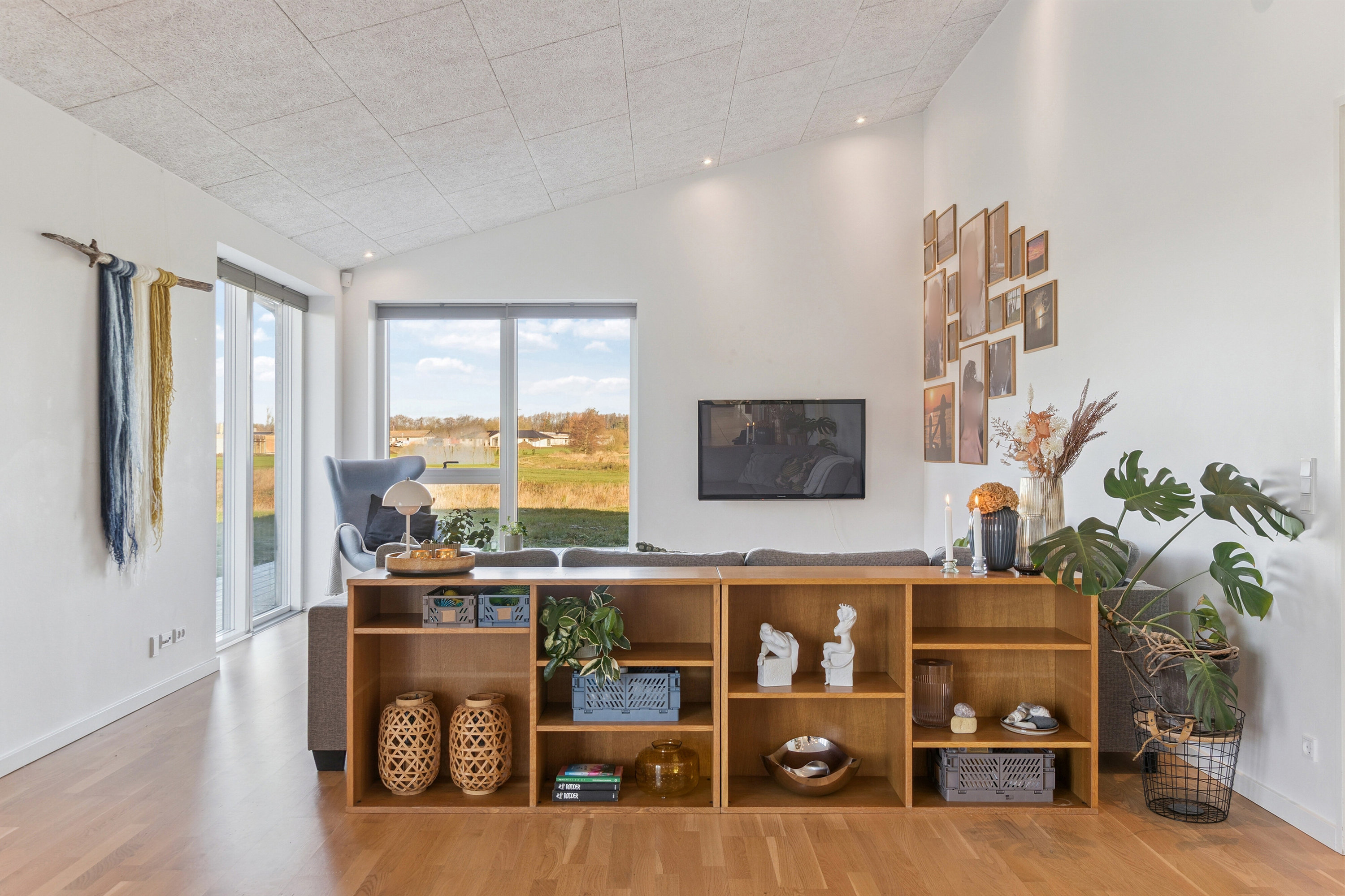 Fremhævet stue billede i fuldskærmstilstand. Billede af Gåskjærholm 12, 8722 Hedensted