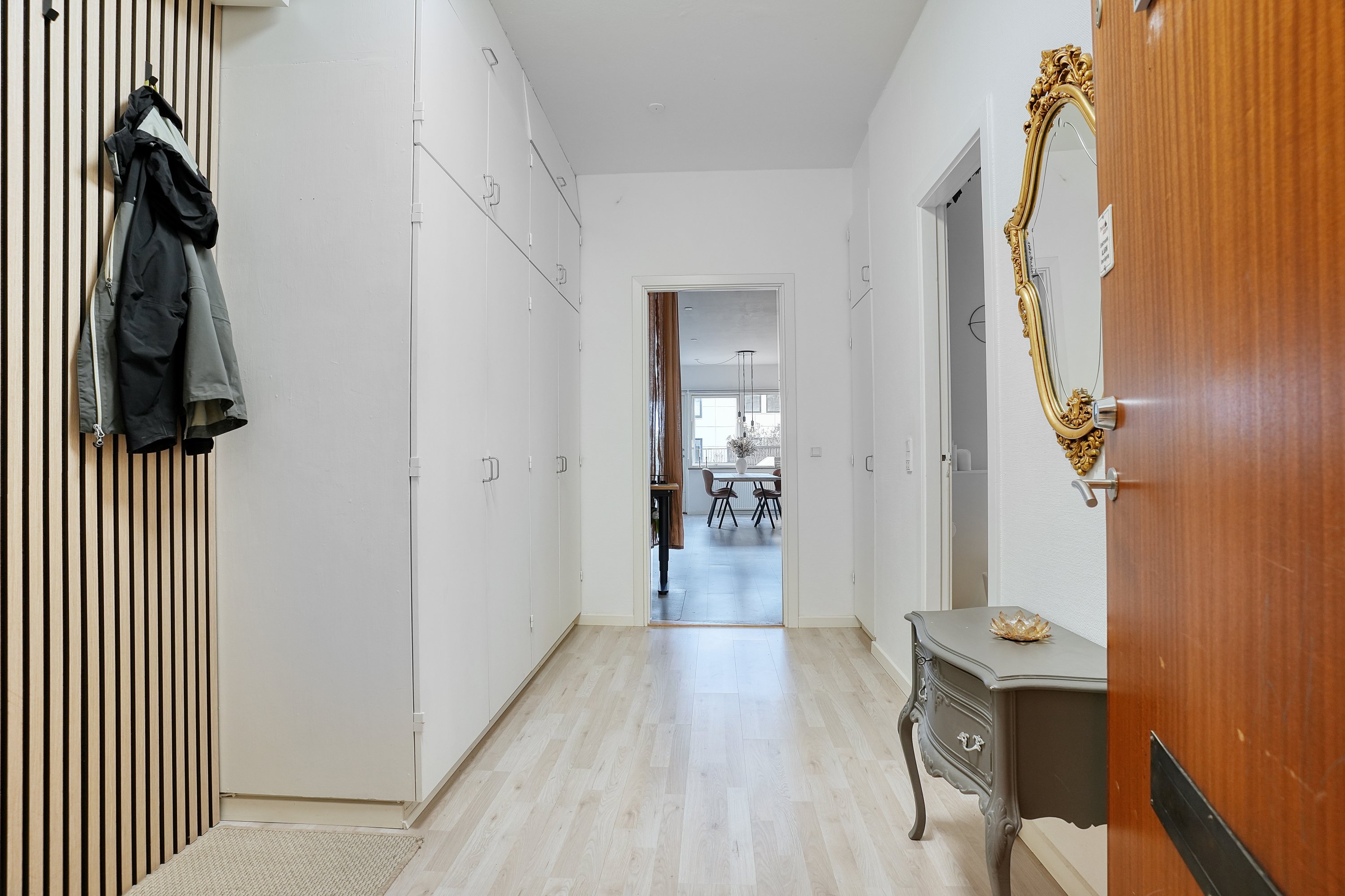 Fremhævet entré billede i fuldskærmstilstand. Billede af Søndre Fasanvej 90, 1. 111., 2500 Valby