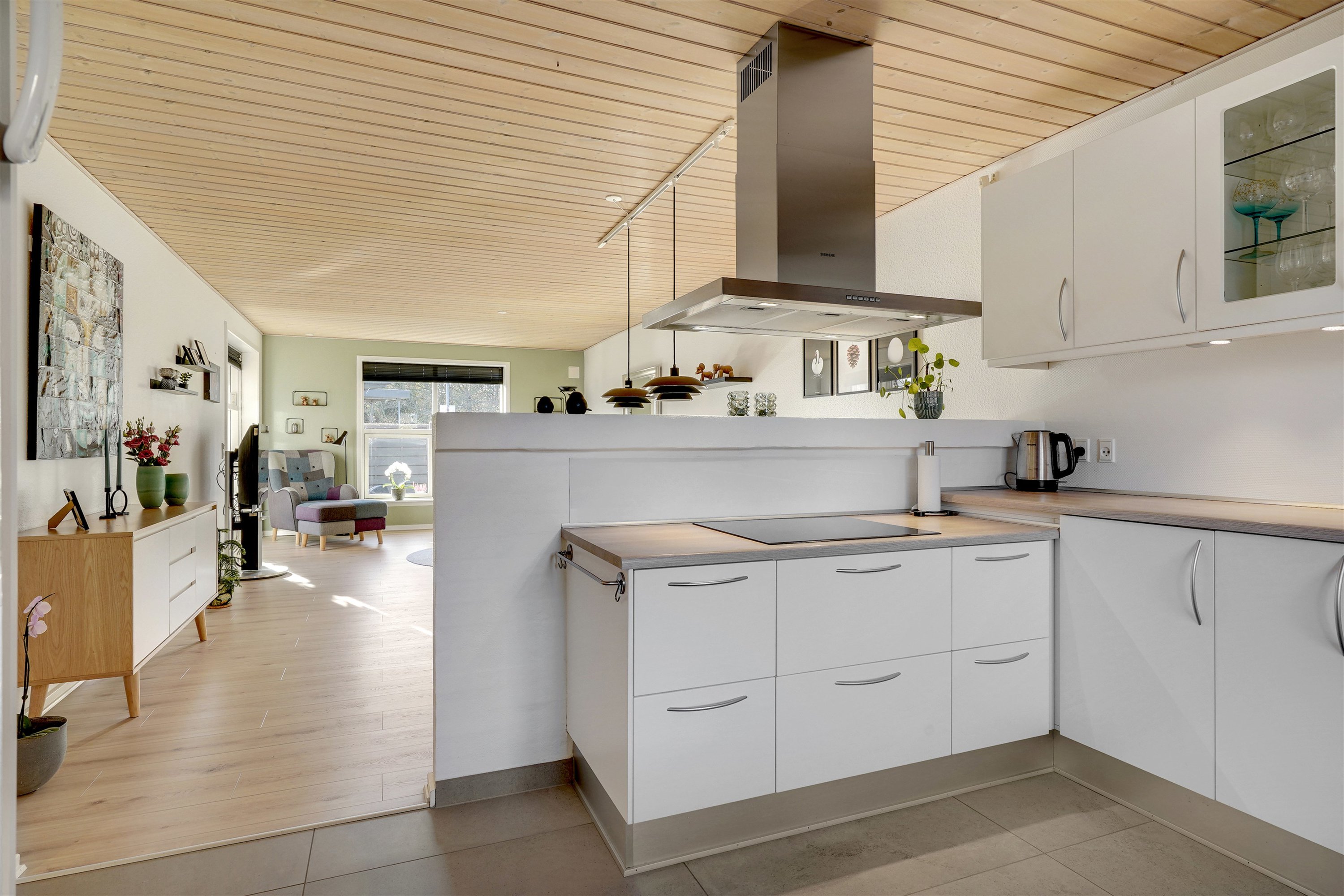 Fremhævet køkken billede i fuldskærmstilstand. Billede af Bryndumvej 2, Tarp, 6715 Esbjerg N